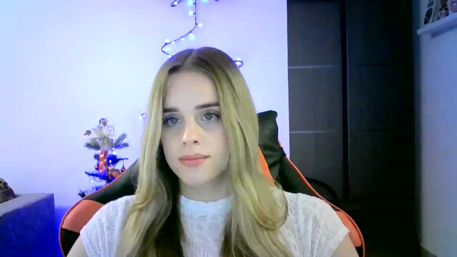 Gallery image thumbnail from JuliaWatson's myfreecams stream on, 12/09/2025, 23:52 image 5 of 20