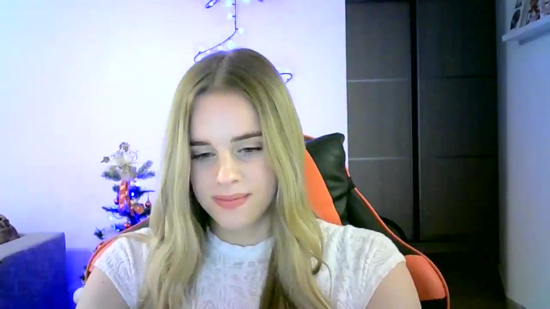 Gallery image thumbnail from JuliaWatson's myfreecams stream on, 12/09/2025, 23:52 image 15 of 20