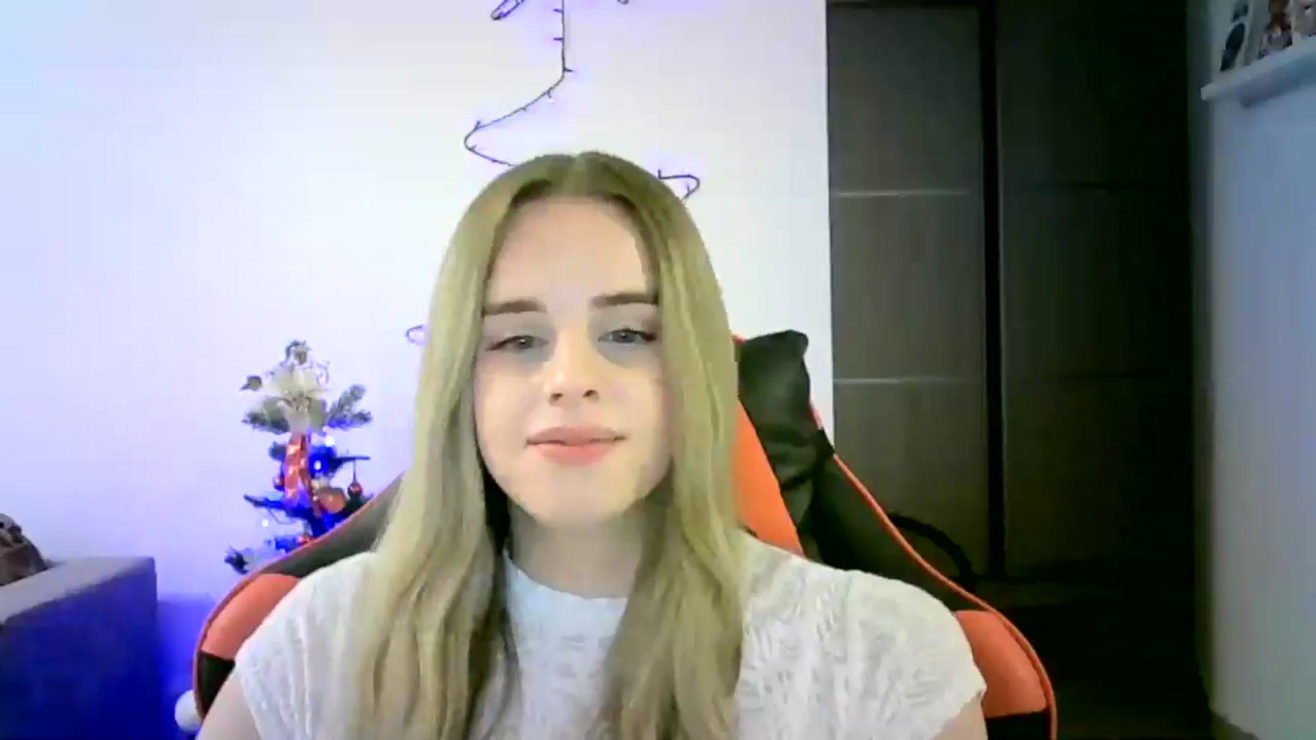 Gallery image thumbnail from JuliaWatson's myfreecams stream on, 12/09/2025, 23:52 image 20 of 20