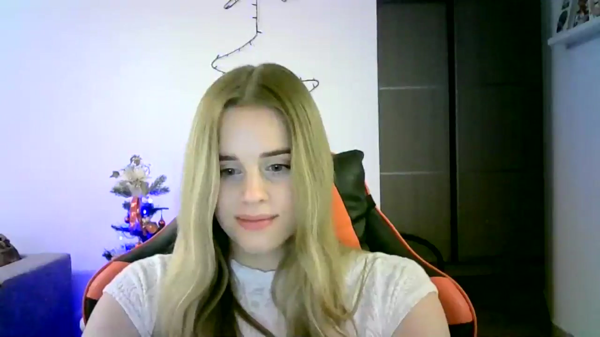 Gallery image thumbnail from JuliaWatson's myfreecams stream on, 12/09/2025, 23:52 image 19 of 20