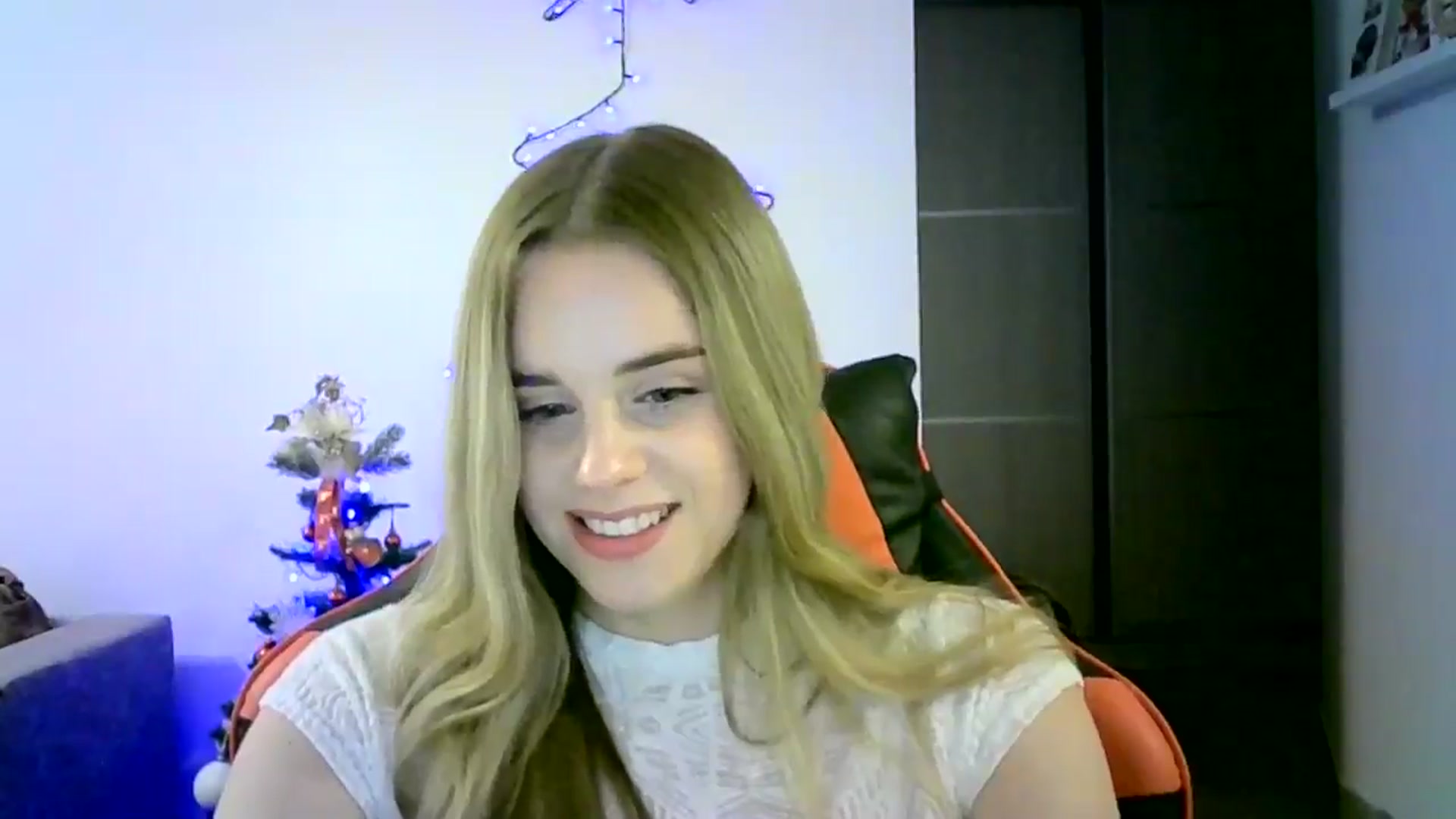 Gallery image thumbnail from JuliaWatson's myfreecams stream on, 12/09/2025, 23:52 image 17 of 20