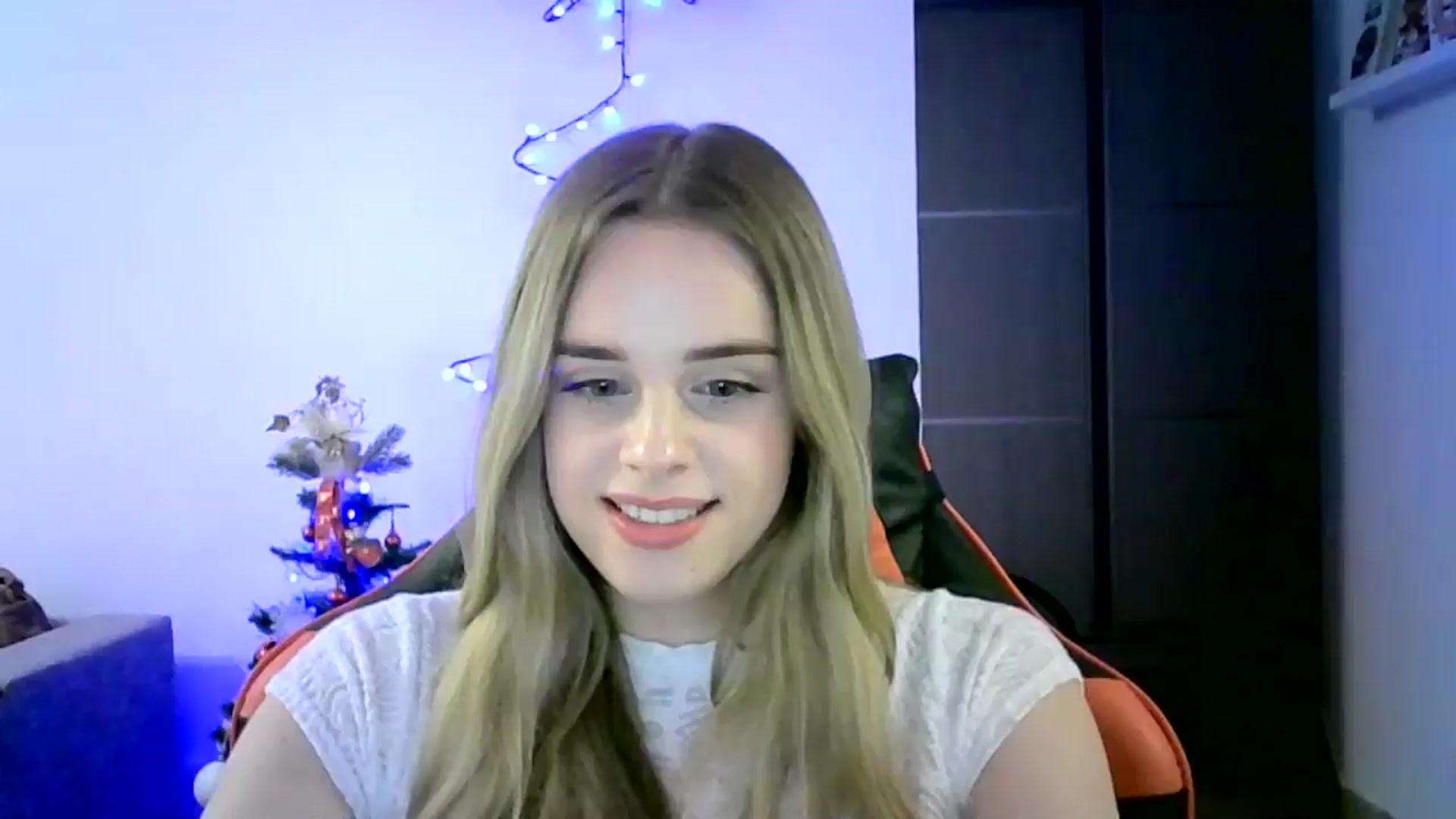 Gallery image thumbnail from JuliaWatson's myfreecams stream on, 12/09/2025, 23:52 image 16 of 20