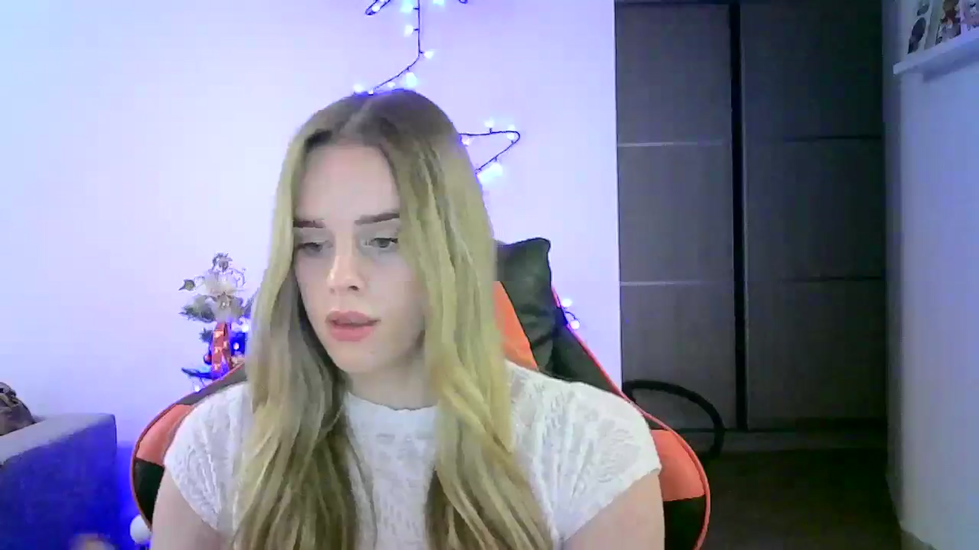 Gallery image thumbnail from JuliaWatson's myfreecams stream on, 12/10/2025, 01:06 image 16 of 20