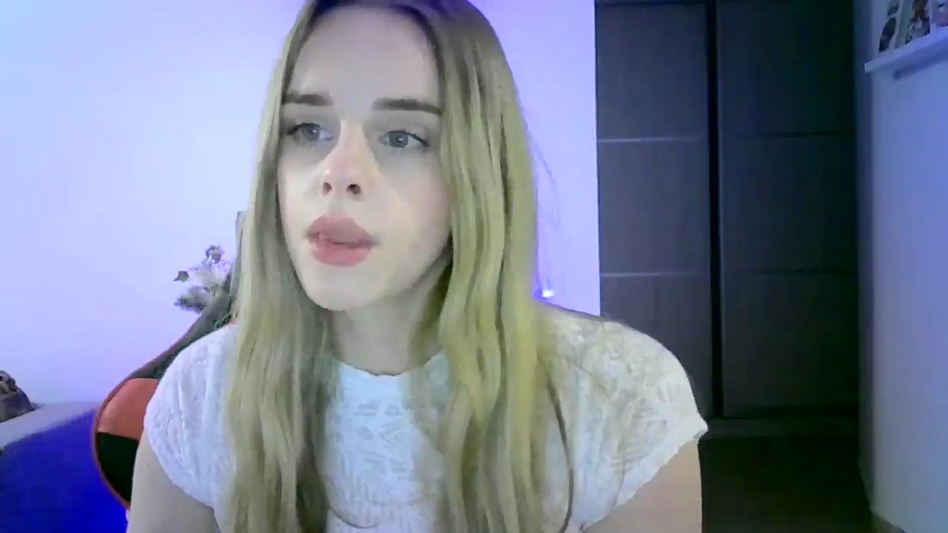 Gallery image thumbnail from JuliaWatson's myfreecams stream on, 12/10/2025, 01:06 image 12 of 20