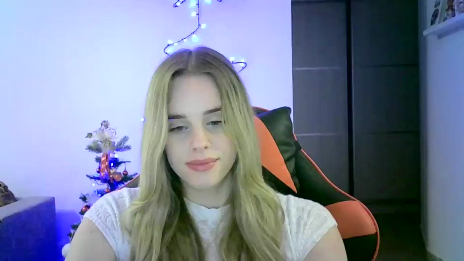Gallery image thumbnail from JuliaWatson's myfreecams stream on, 12/10/2025, 01:06 image 4 of 20