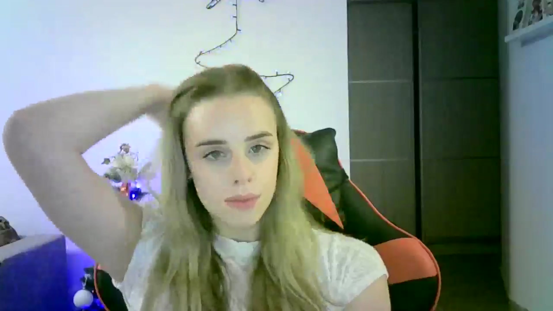 Gallery image thumbnail from JuliaWatson's myfreecams stream on, 12/10/2025, 01:06 image 2 of 20