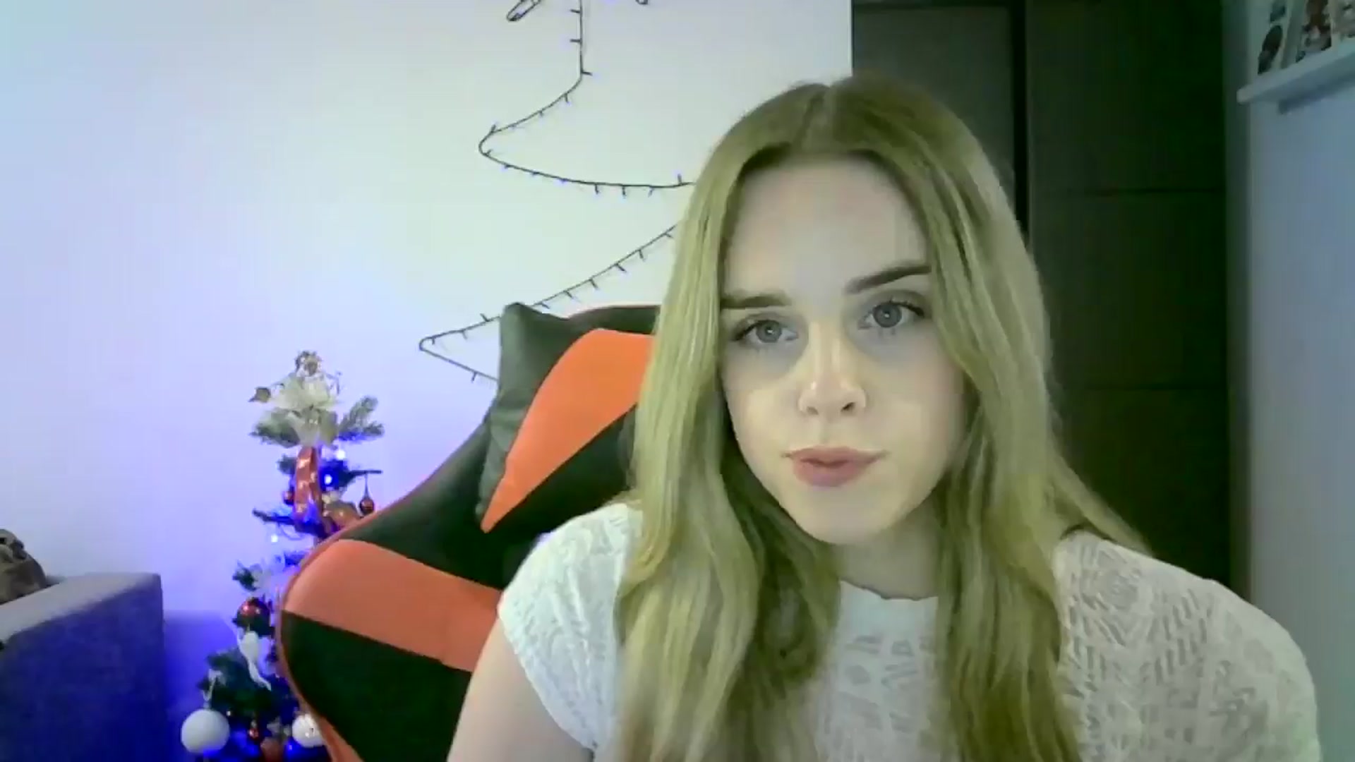 Gallery image thumbnail from JuliaWatson's myfreecams stream on, 12/10/2025, 01:06 image 7 of 20