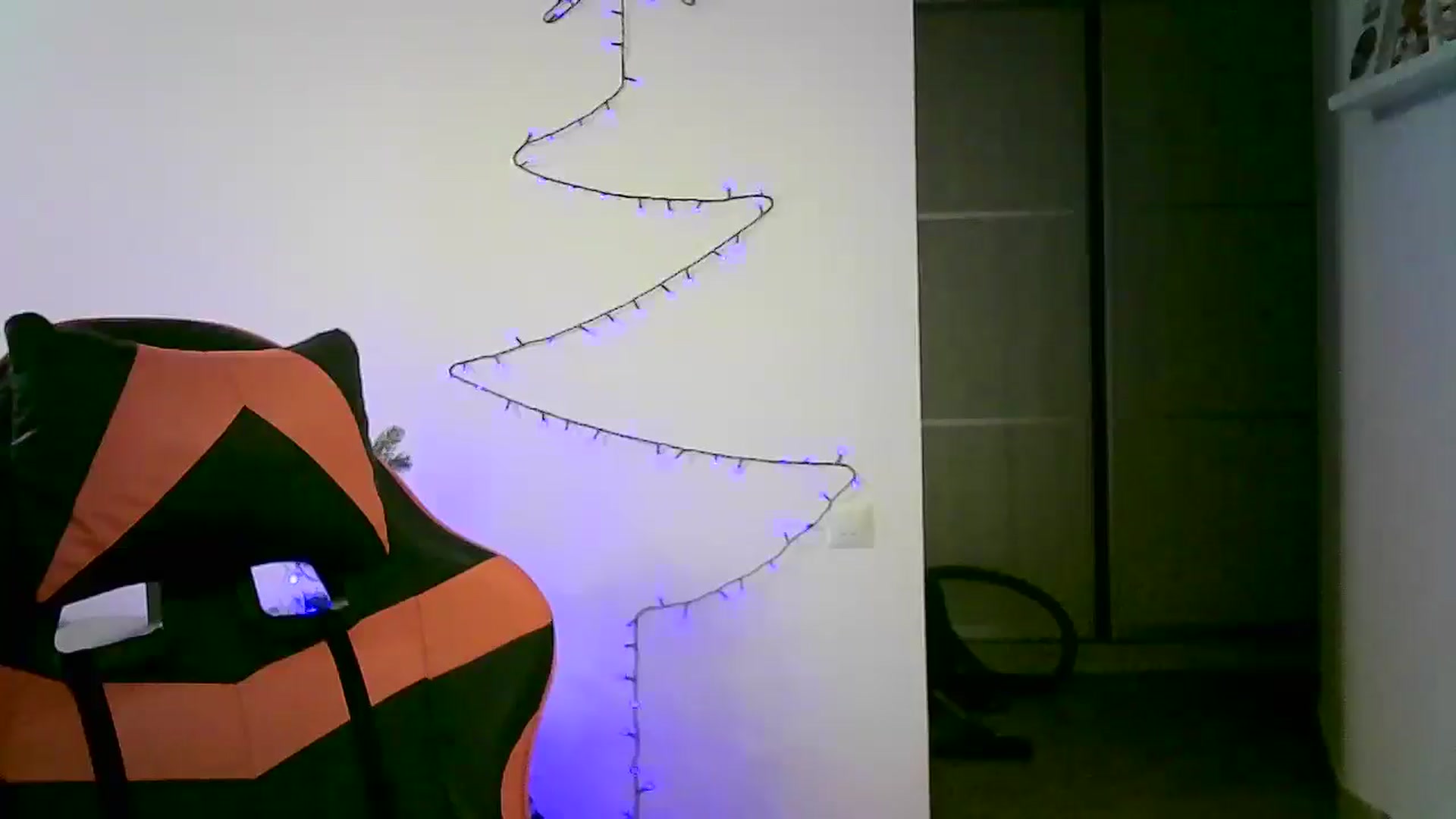 Gallery image thumbnail from JuliaWatson's myfreecams stream on, 12/10/2025, 01:06 image 13 of 20