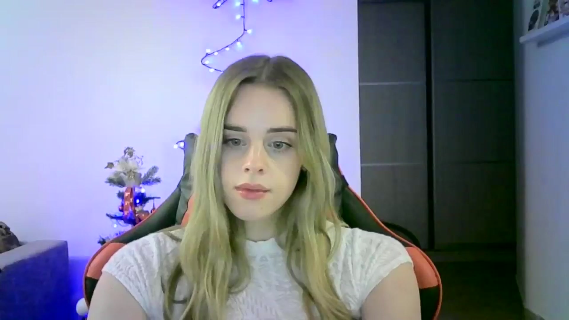 Gallery image thumbnail from JuliaWatson's myfreecams stream on, 12/10/2025, 01:06 image 9 of 20