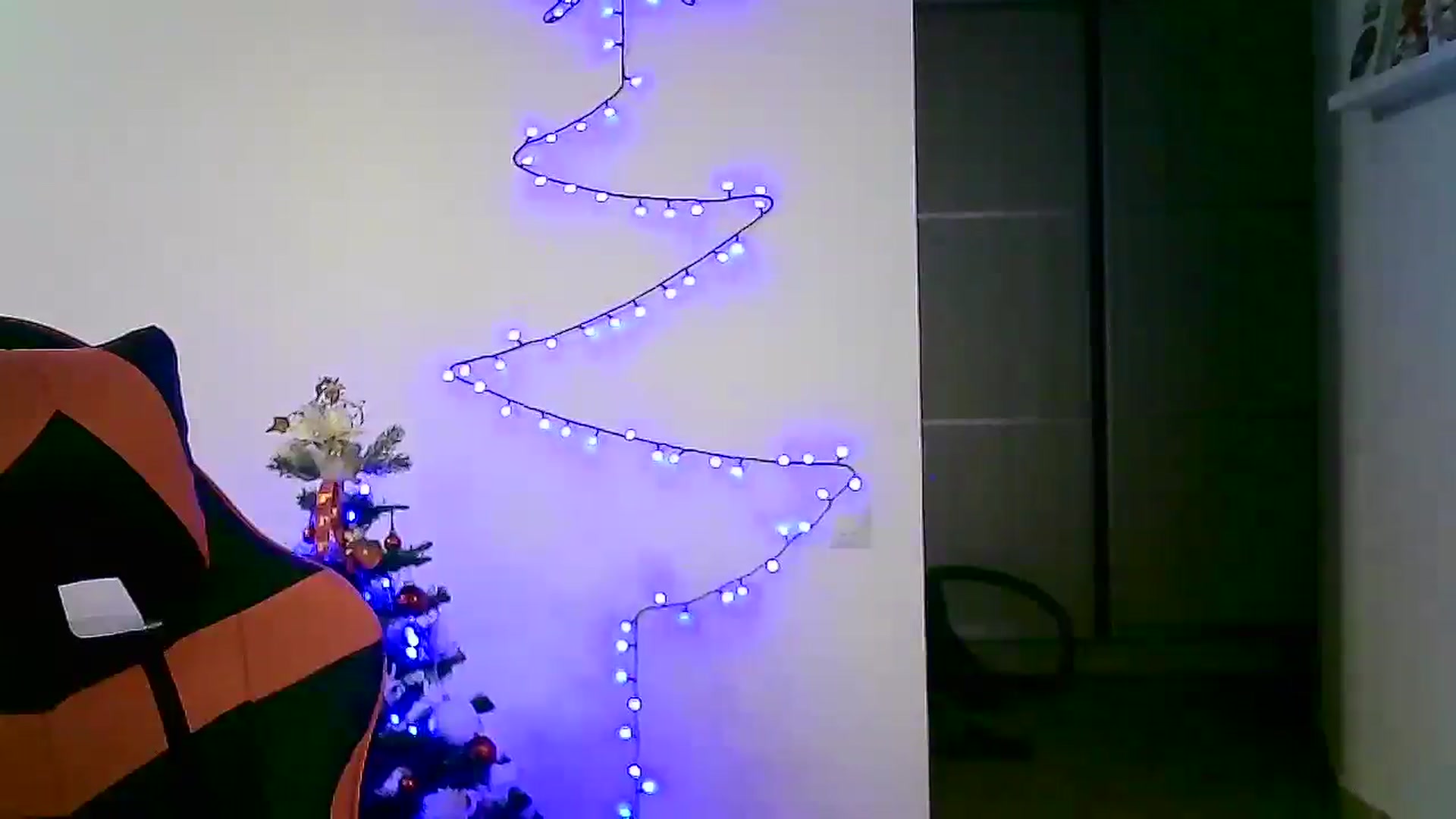 Gallery image thumbnail from JuliaWatson's myfreecams stream on, 12/10/2025, 01:06 image 14 of 20