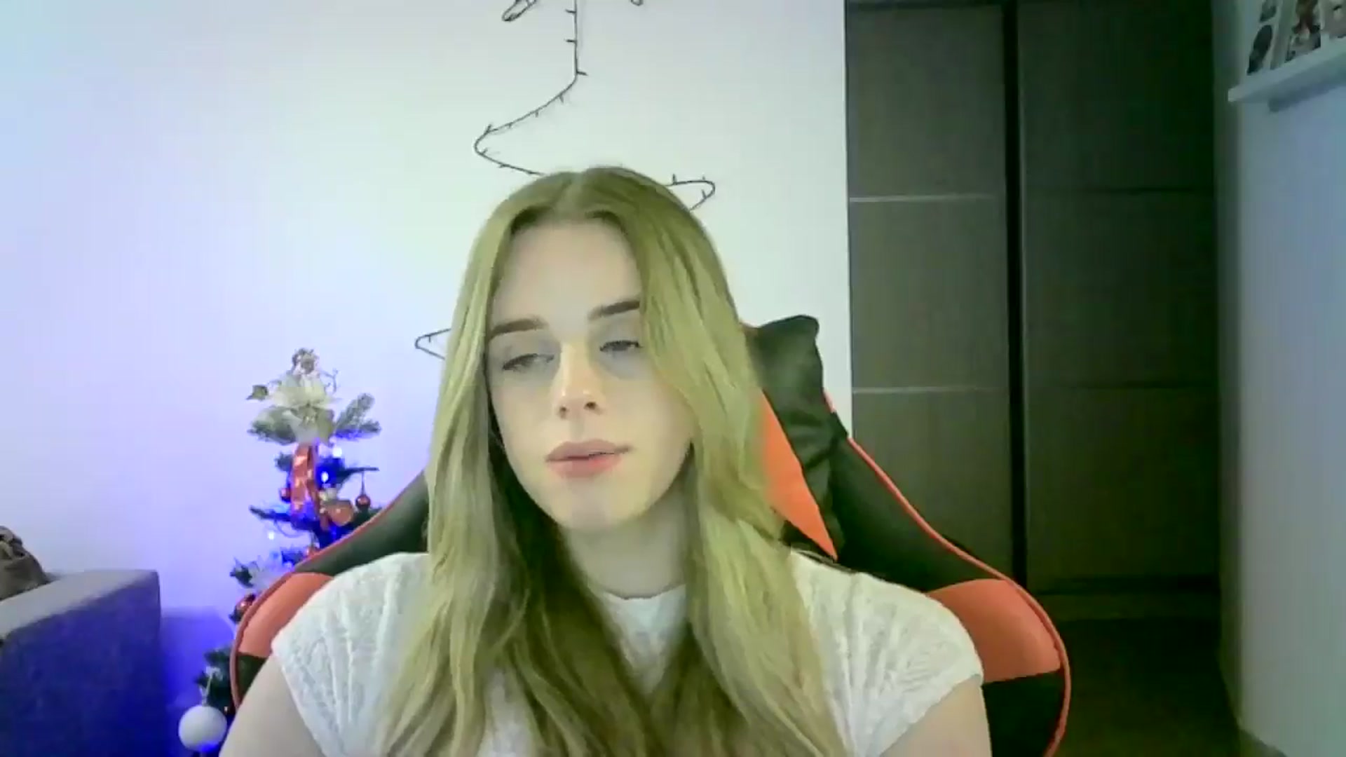 Gallery image thumbnail from JuliaWatson's myfreecams stream on, 12/10/2025, 01:06 image 3 of 20