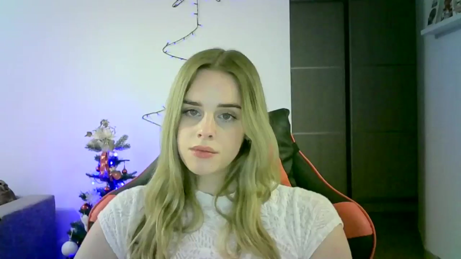Gallery image thumbnail from JuliaWatson's myfreecams stream on, 12/10/2025, 01:06 image 10 of 20