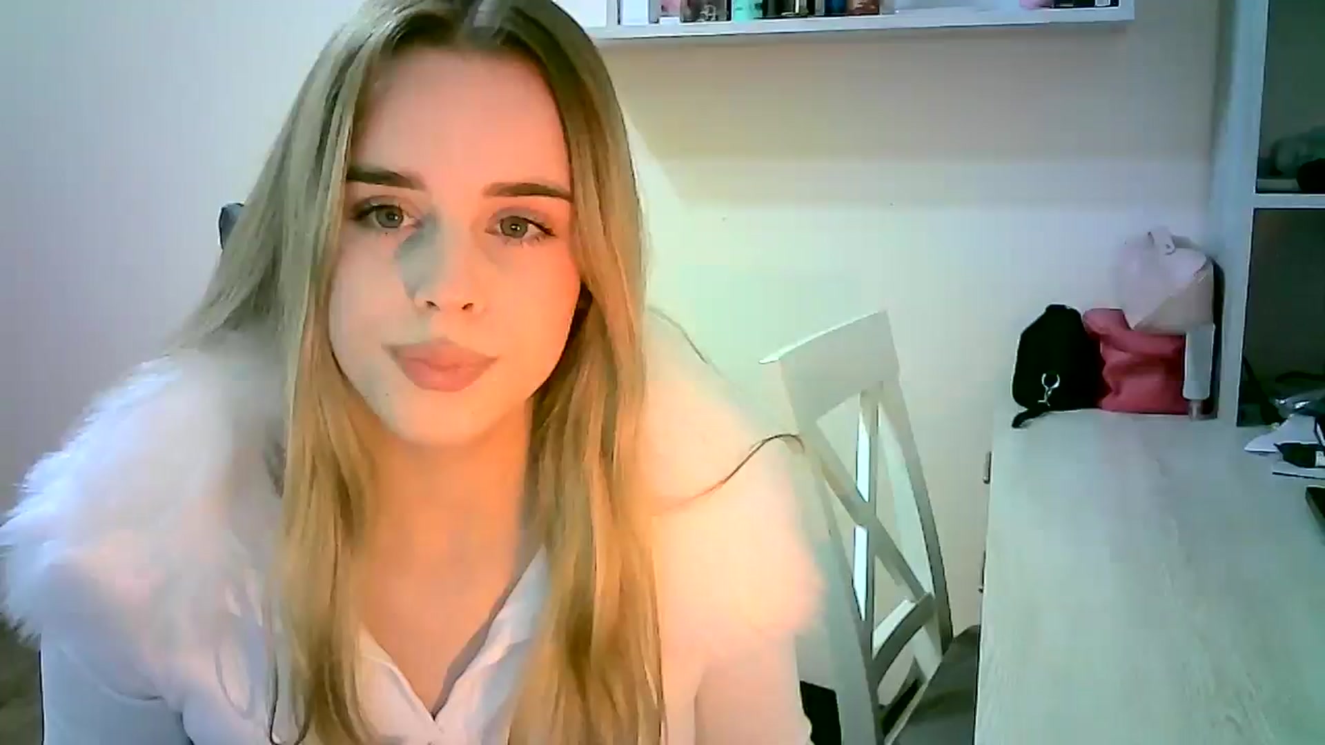 Gallery image thumbnail from JuliaWatson's myfreecams stream on, 12/10/2025, 19:33 image 3 of 20