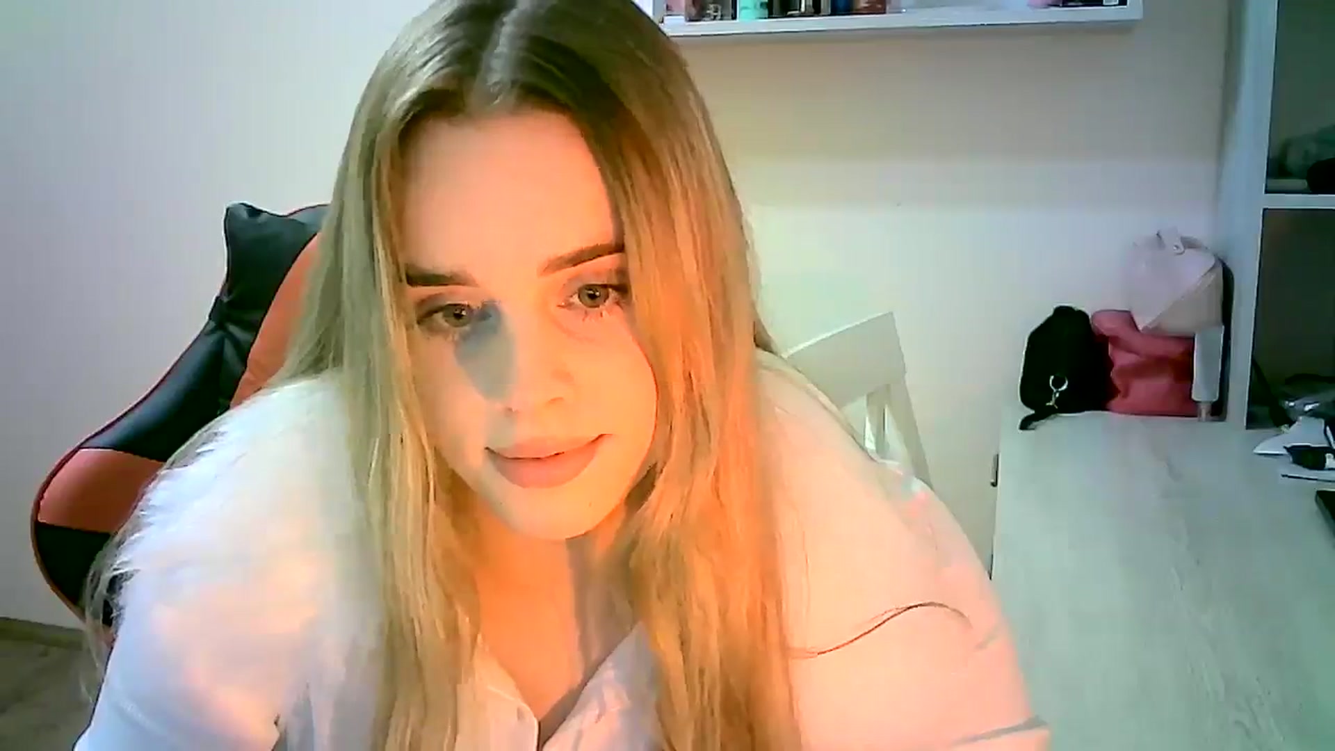 Gallery image thumbnail from JuliaWatson's myfreecams stream on, 12/10/2025, 19:33 image 17 of 20
