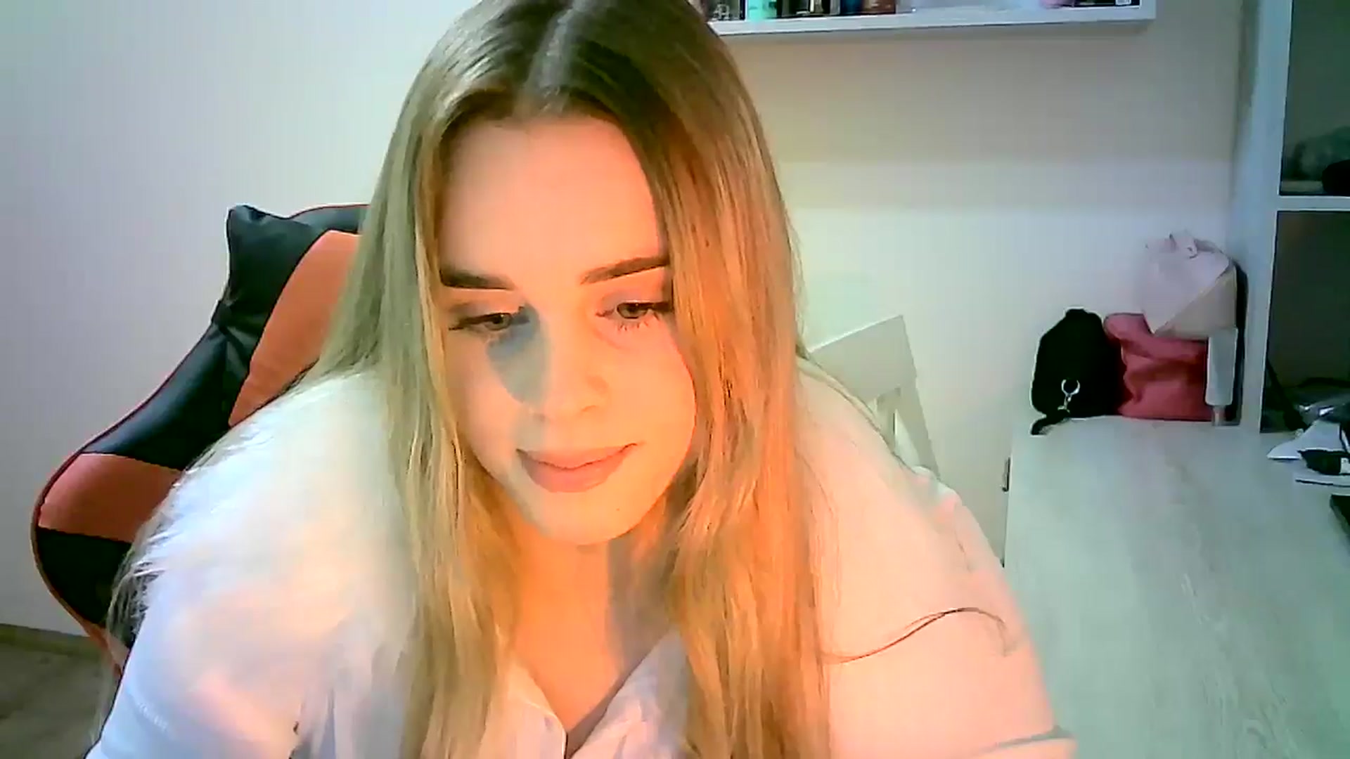 Gallery image thumbnail from JuliaWatson's myfreecams stream on, 12/10/2025, 19:33 image 12 of 20