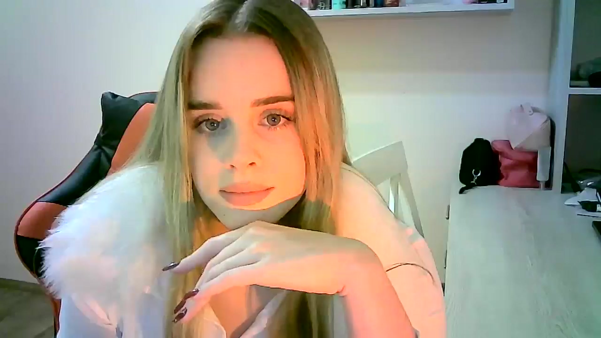 Gallery image thumbnail from JuliaWatson's myfreecams stream on, 12/10/2025, 19:33 image 5 of 20