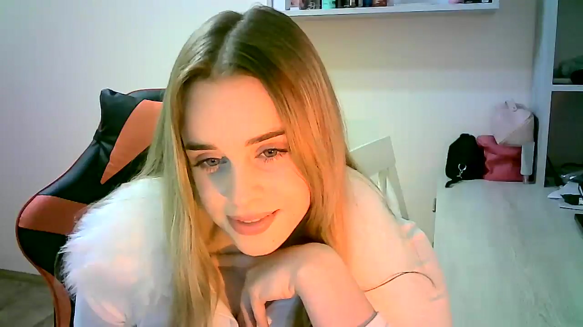 Gallery image thumbnail from JuliaWatson's myfreecams stream on, 12/10/2025, 19:33 image 7 of 20