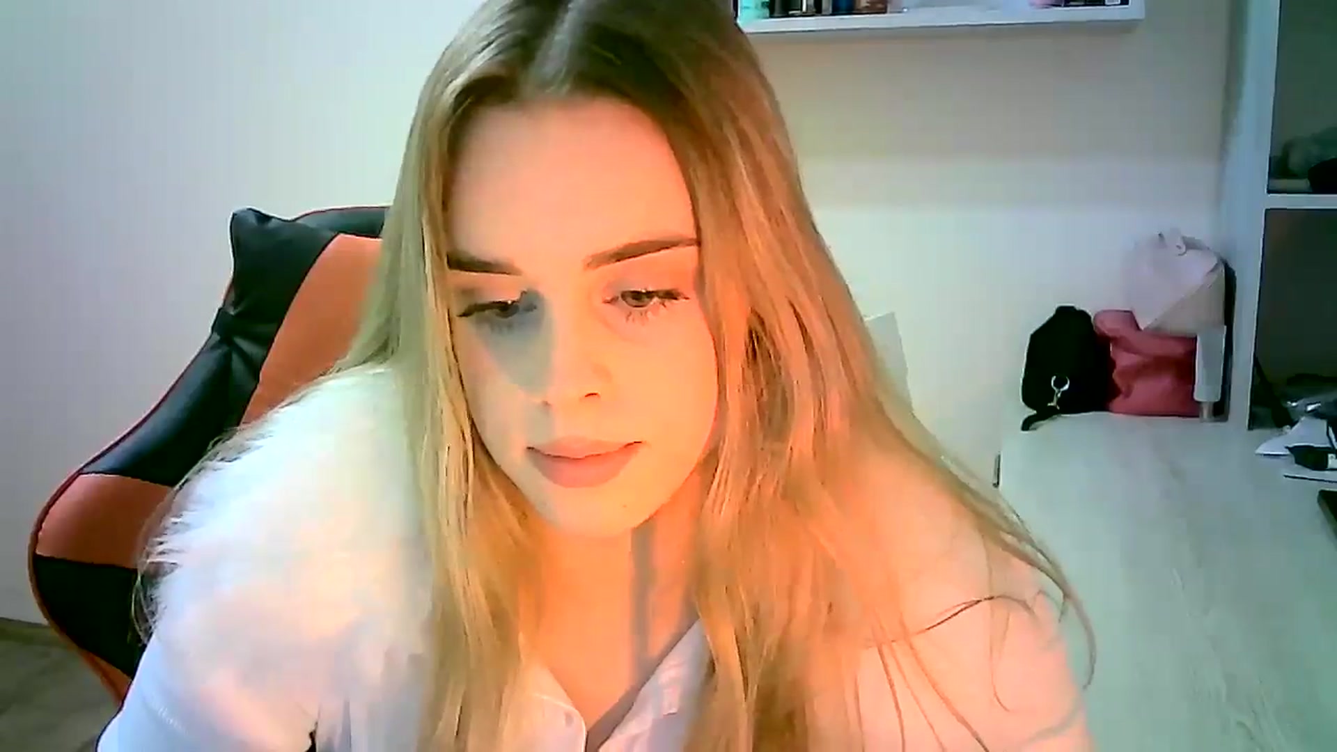 Gallery image thumbnail from JuliaWatson's myfreecams stream on, 12/10/2025, 19:33 image 19 of 20