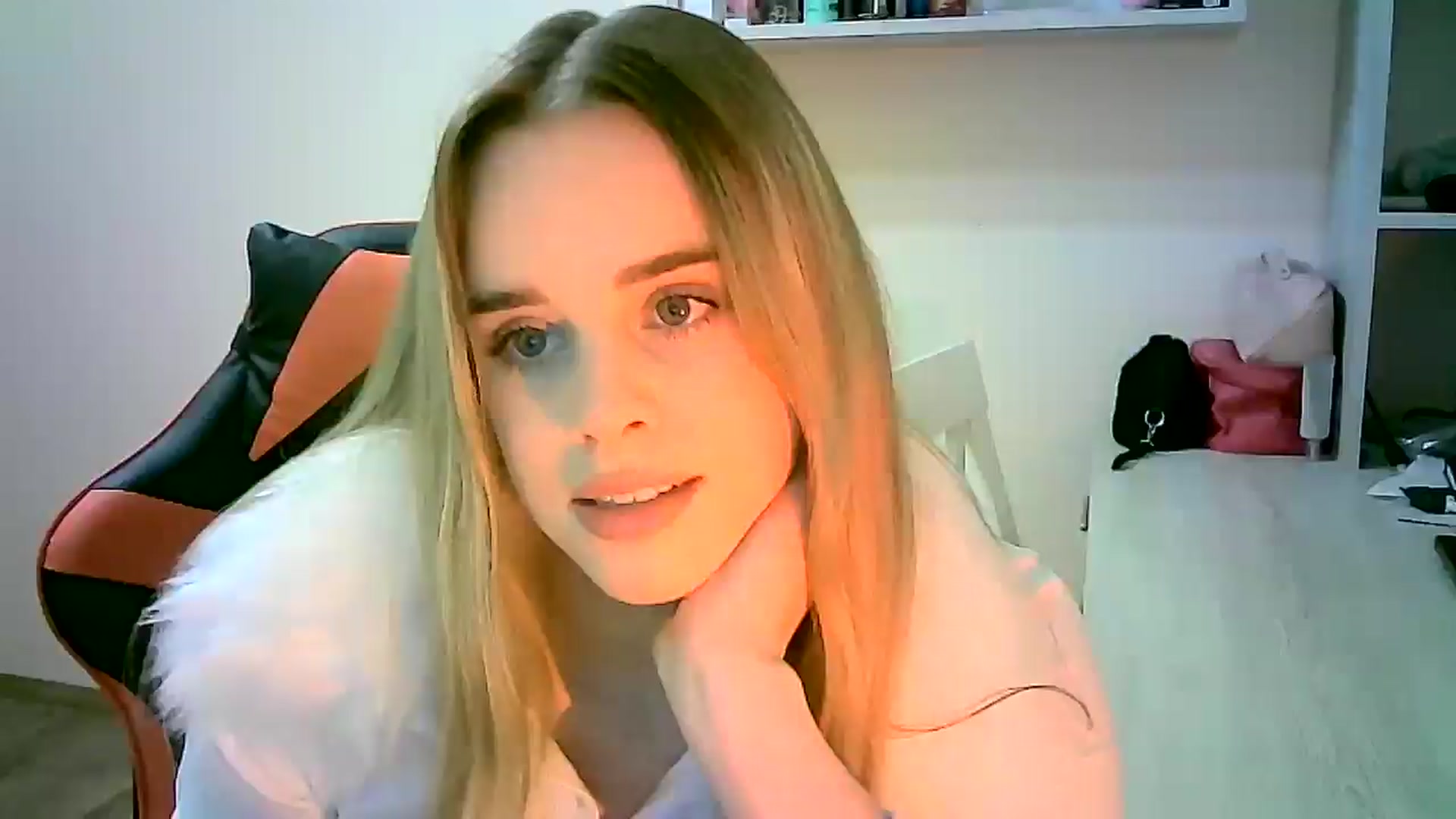 Gallery image thumbnail from JuliaWatson's myfreecams stream on, 12/10/2025, 19:33 image 9 of 20