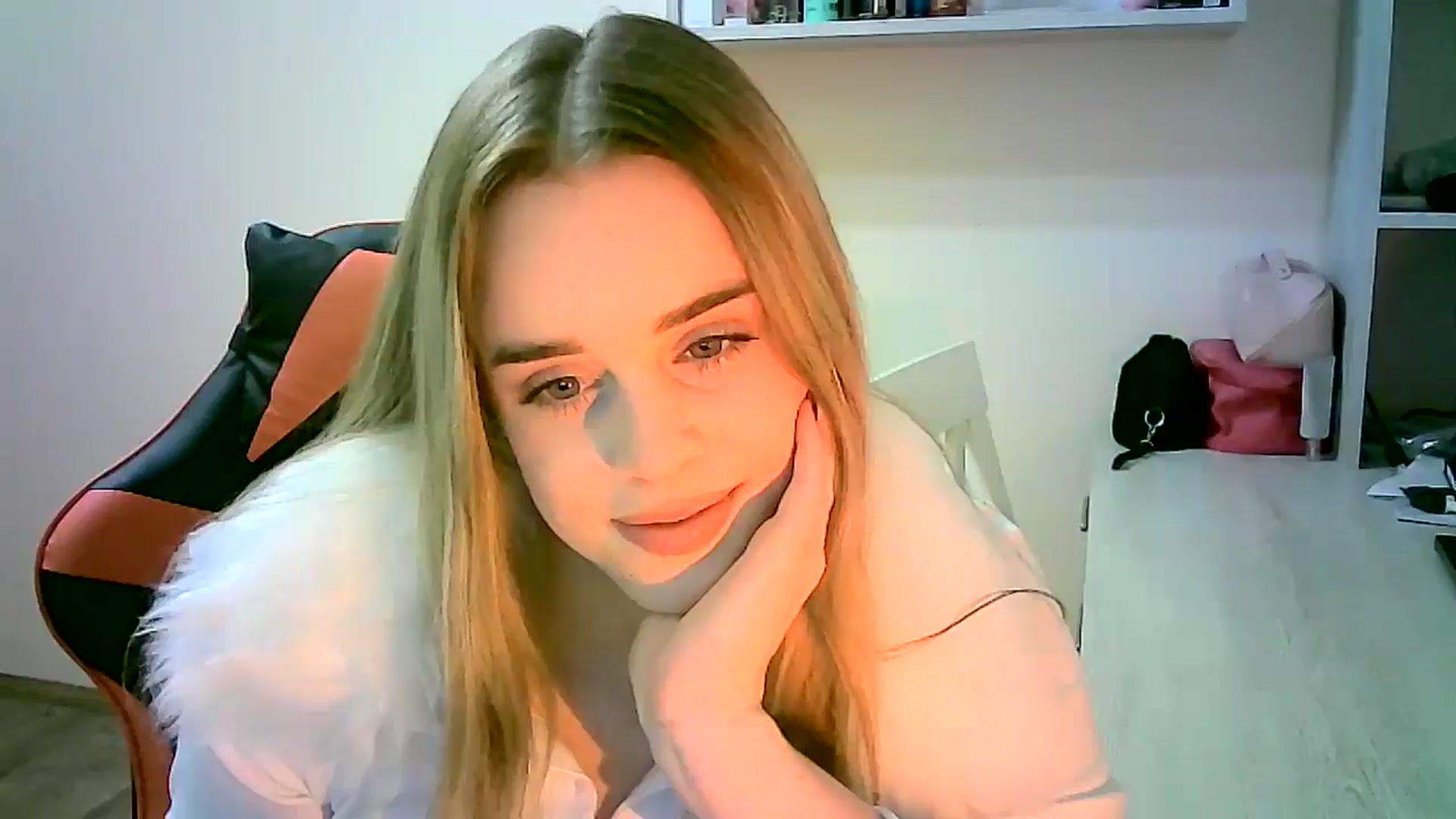 Gallery image thumbnail from JuliaWatson's myfreecams stream on, 12/10/2025, 19:33 image 4 of 20