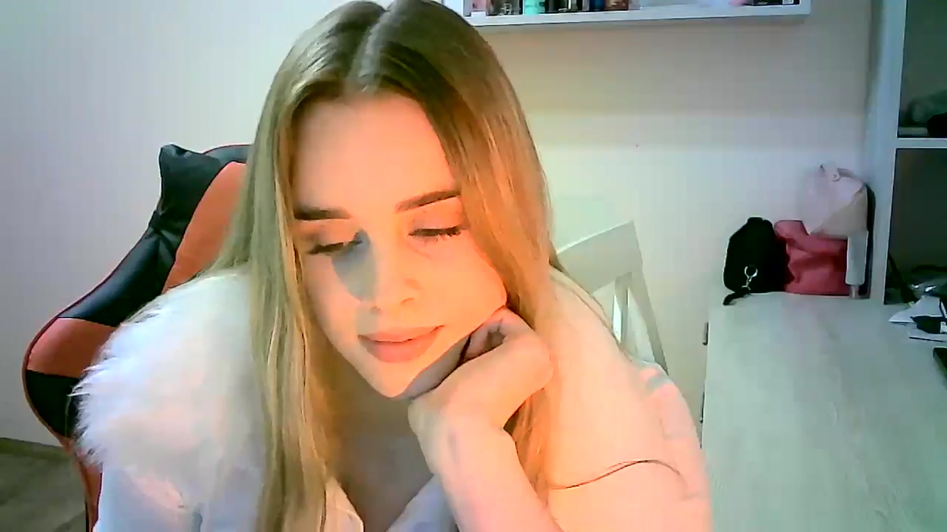 Gallery image thumbnail from JuliaWatson's myfreecams stream on, 12/10/2025, 19:33 image 11 of 20