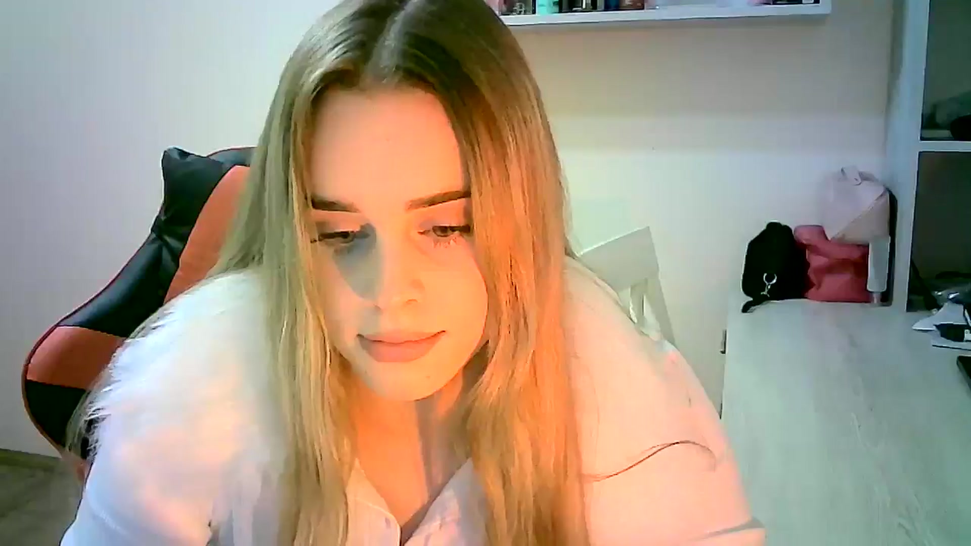 Gallery image thumbnail from JuliaWatson's myfreecams stream on, 12/10/2025, 19:33 image 16 of 20
