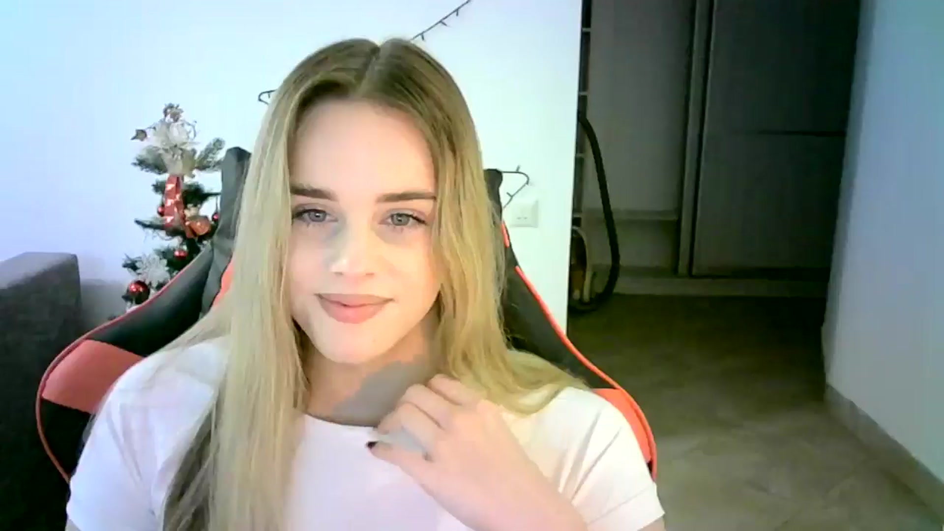 Gallery image thumbnail from JuliaWatson's myfreecams stream on, 12/11/2025, 11:28 image 11 of 20