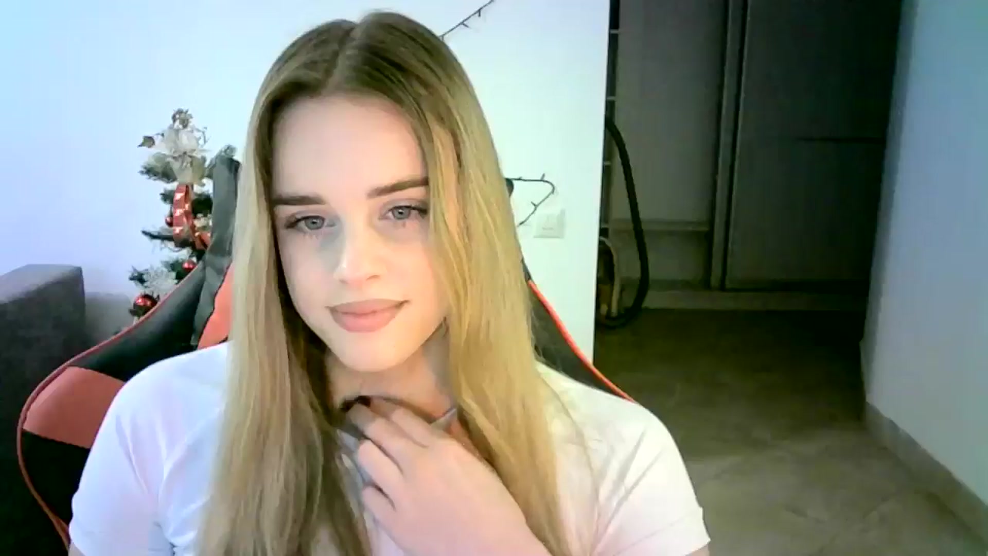 Gallery image thumbnail from JuliaWatson's myfreecams stream on, 12/11/2025, 11:28 image 20 of 20