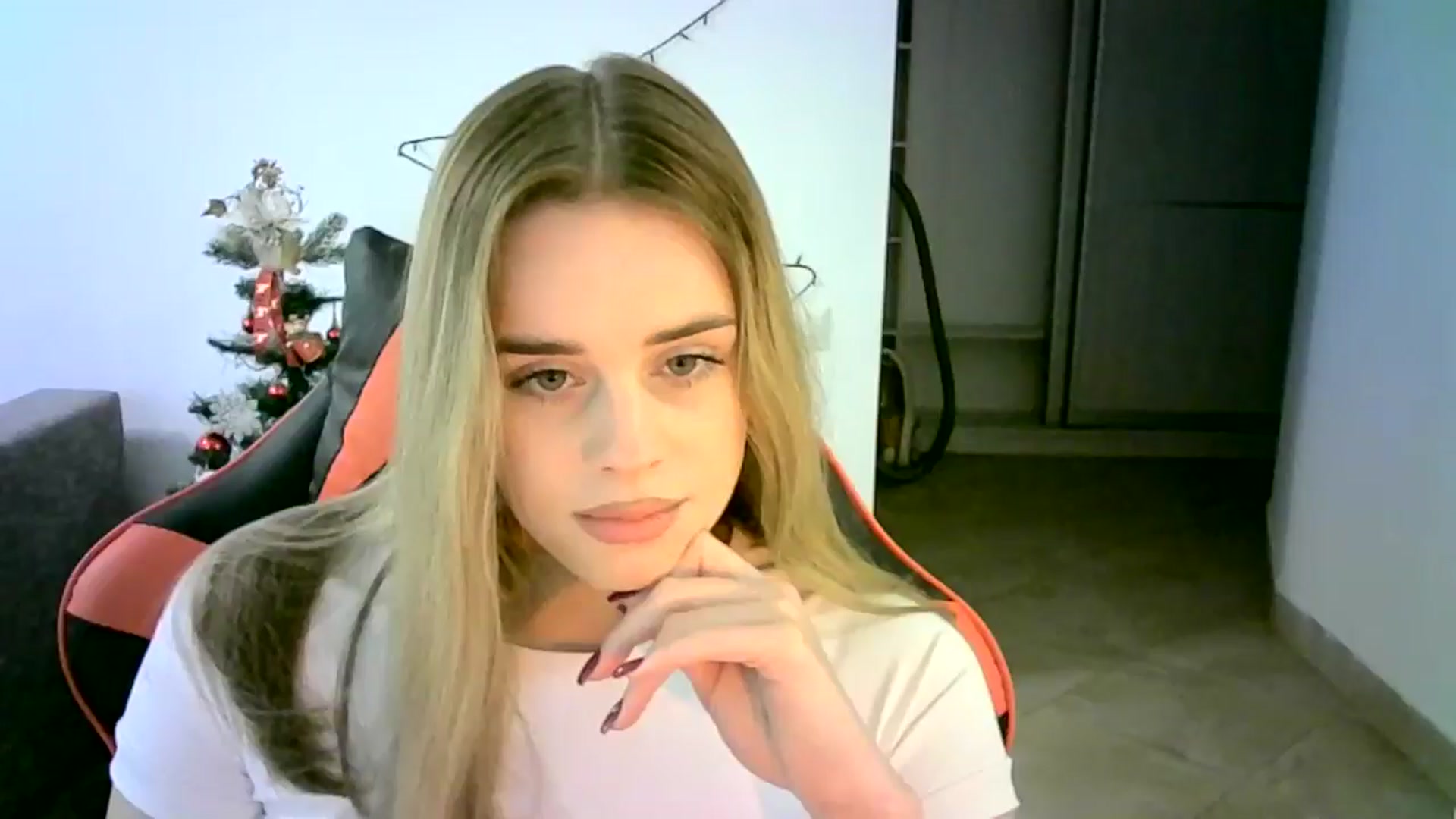 Gallery image thumbnail from JuliaWatson's myfreecams stream on, 12/11/2025, 11:28 image 6 of 20