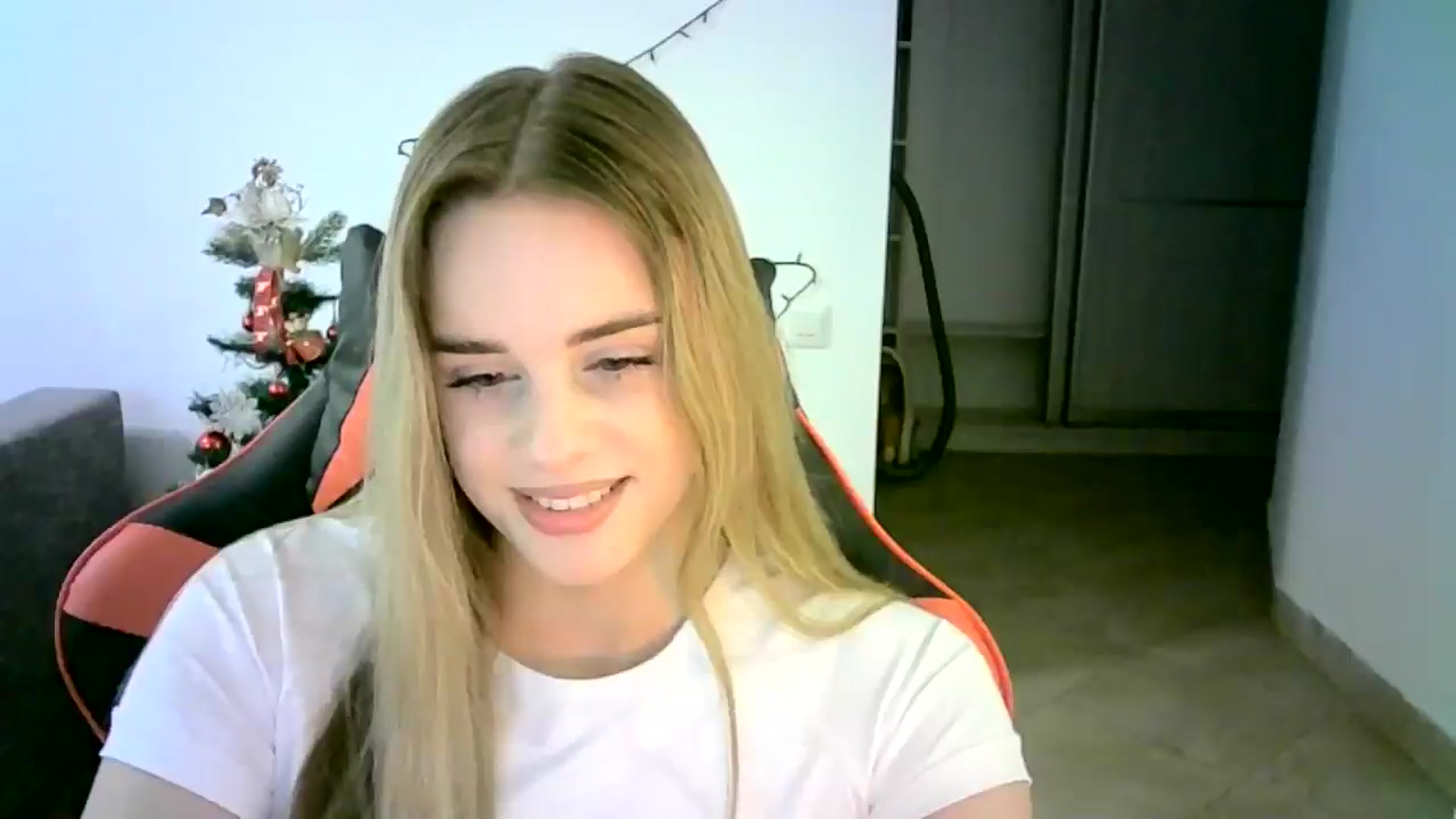 Gallery image thumbnail from JuliaWatson's myfreecams stream on, 12/11/2025, 11:28 image 12 of 20