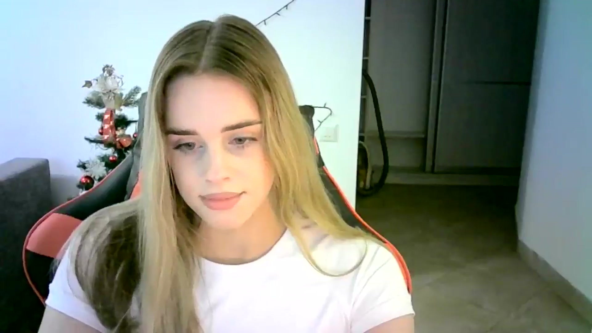 Gallery image thumbnail from JuliaWatson's myfreecams stream on, 12/11/2025, 11:28 image 8 of 20