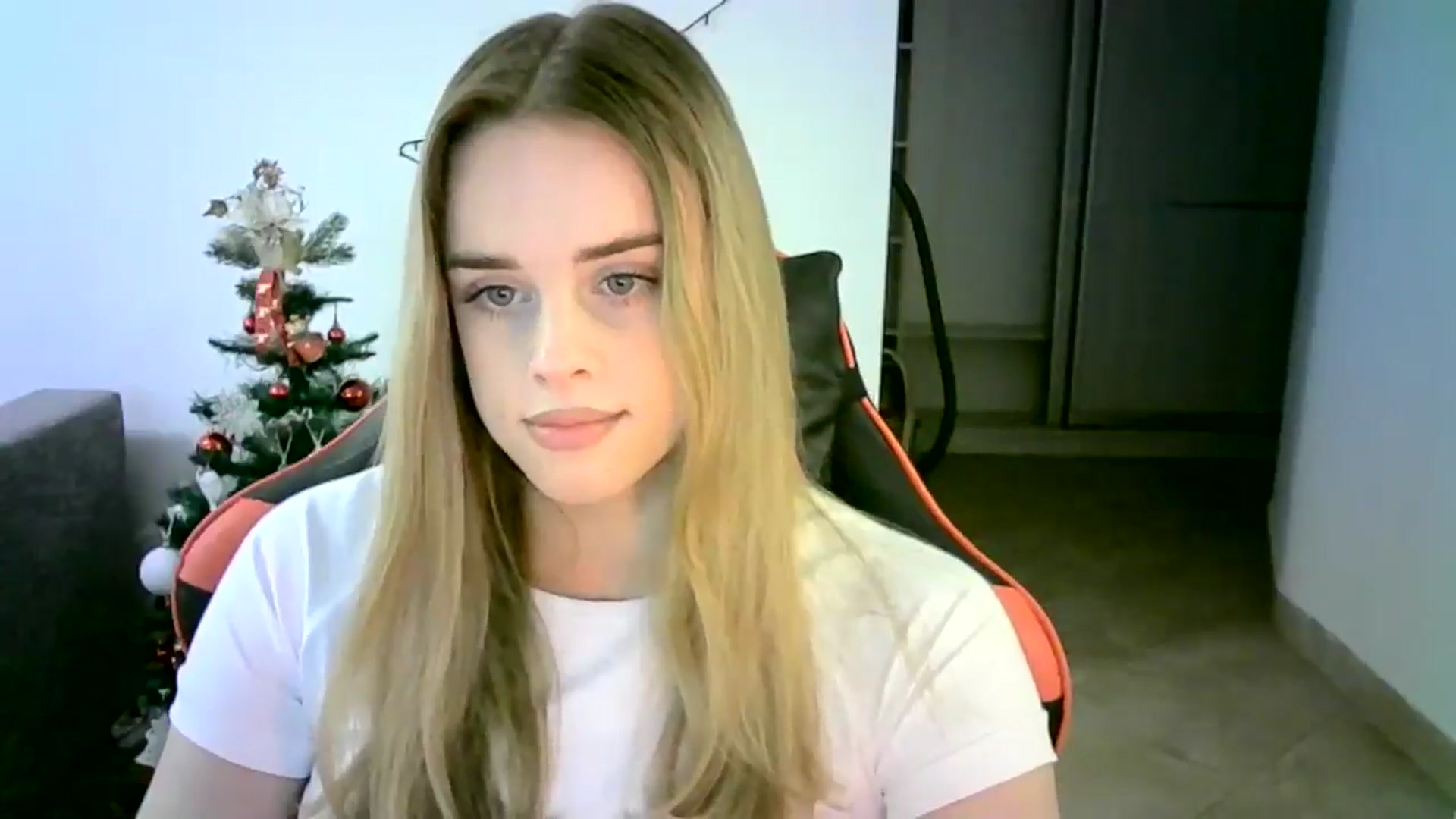 Gallery image thumbnail from JuliaWatson's myfreecams stream on, 12/11/2025, 11:28 image 19 of 20