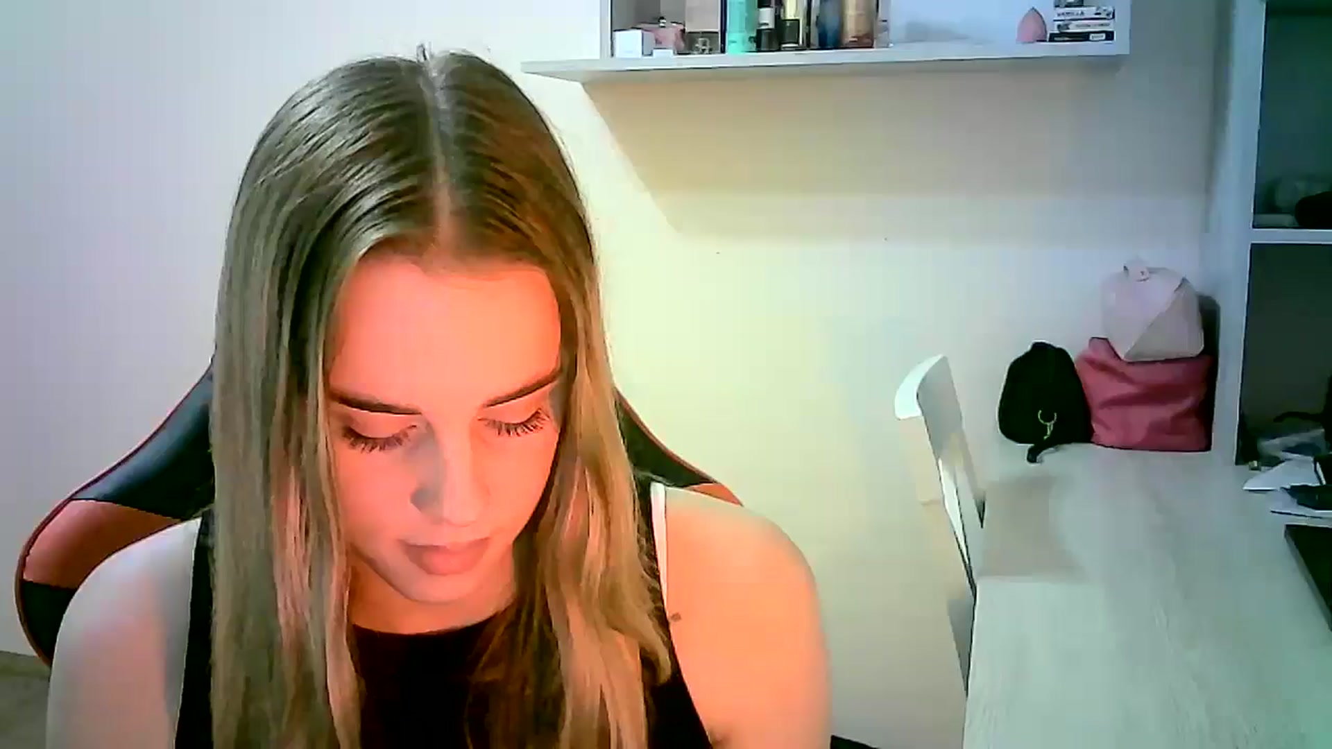 Gallery image thumbnail from JuliaWatson's myfreecams stream on, 12/11/2025, 20:57 image 13 of 20