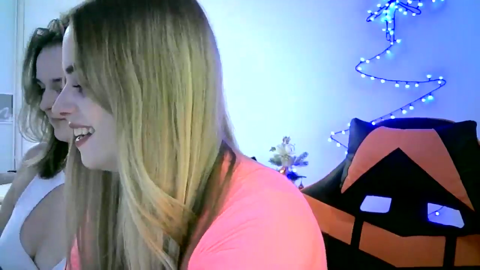 Gallery image thumbnail from JuliaWatson's myfreecams stream on, 12/13/2025, 24:24 image 10 of 20