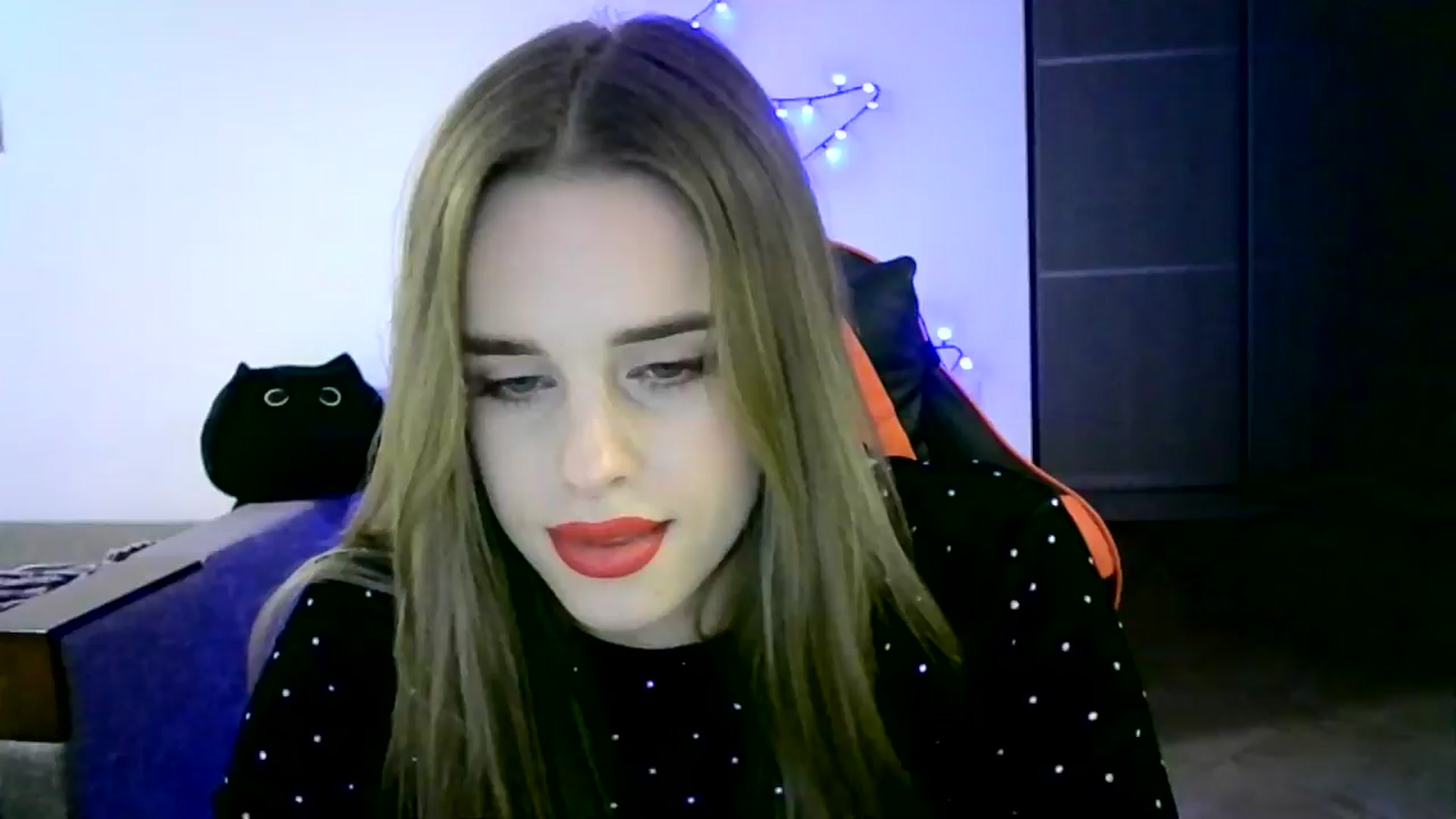 Gallery image thumbnail from JuliaWatson's myfreecams stream on, 12/15/2025, 24:45 image 1 of 20