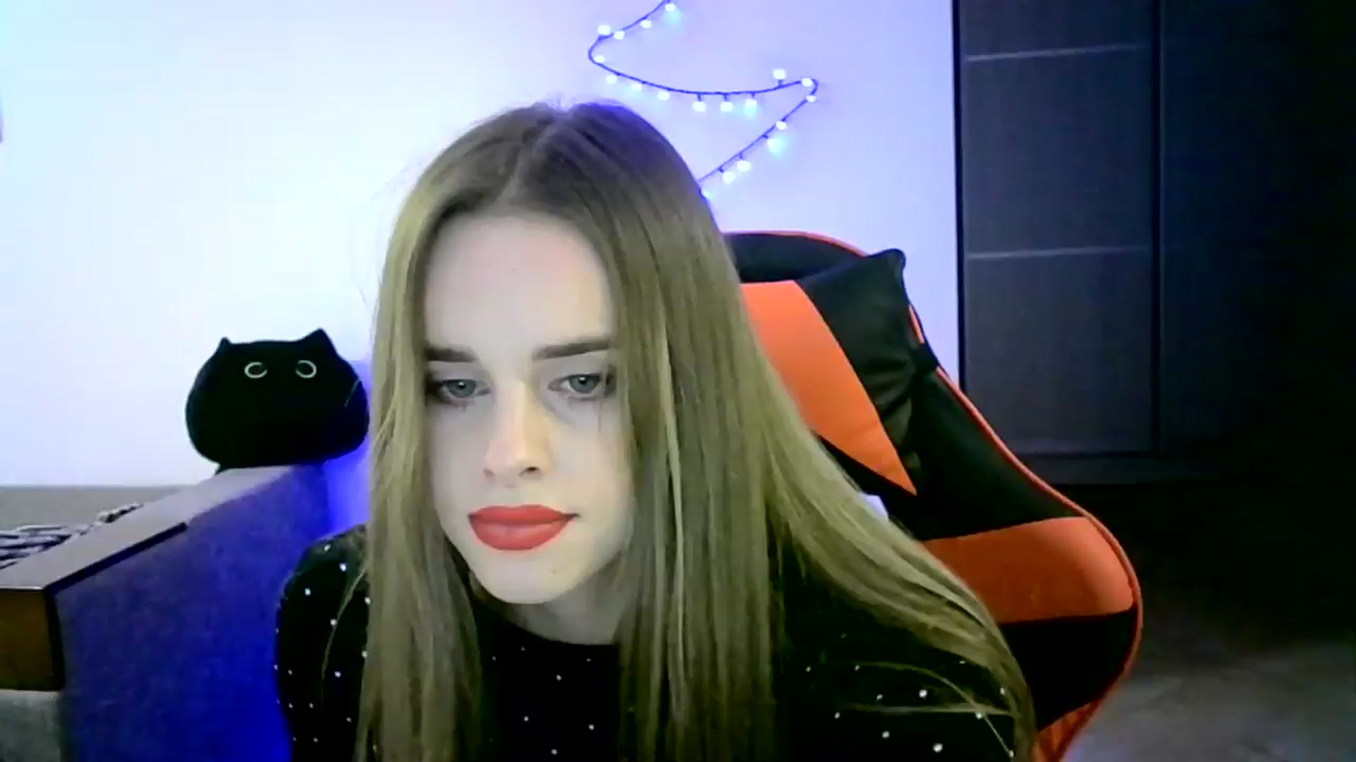 Gallery image thumbnail from JuliaWatson's myfreecams stream on, 12/15/2025, 24:45 image 14 of 20