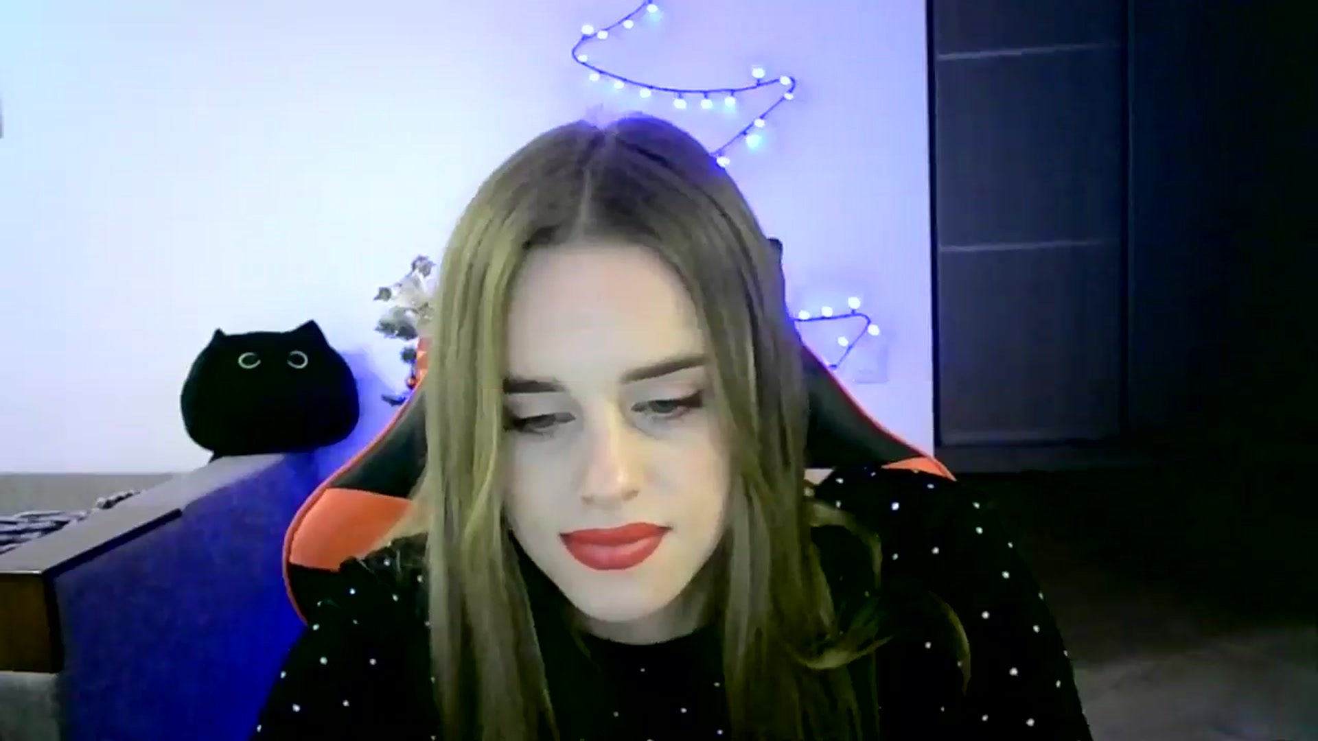 Gallery image thumbnail from JuliaWatson's myfreecams stream on, 12/15/2025, 24:45 image 8 of 20