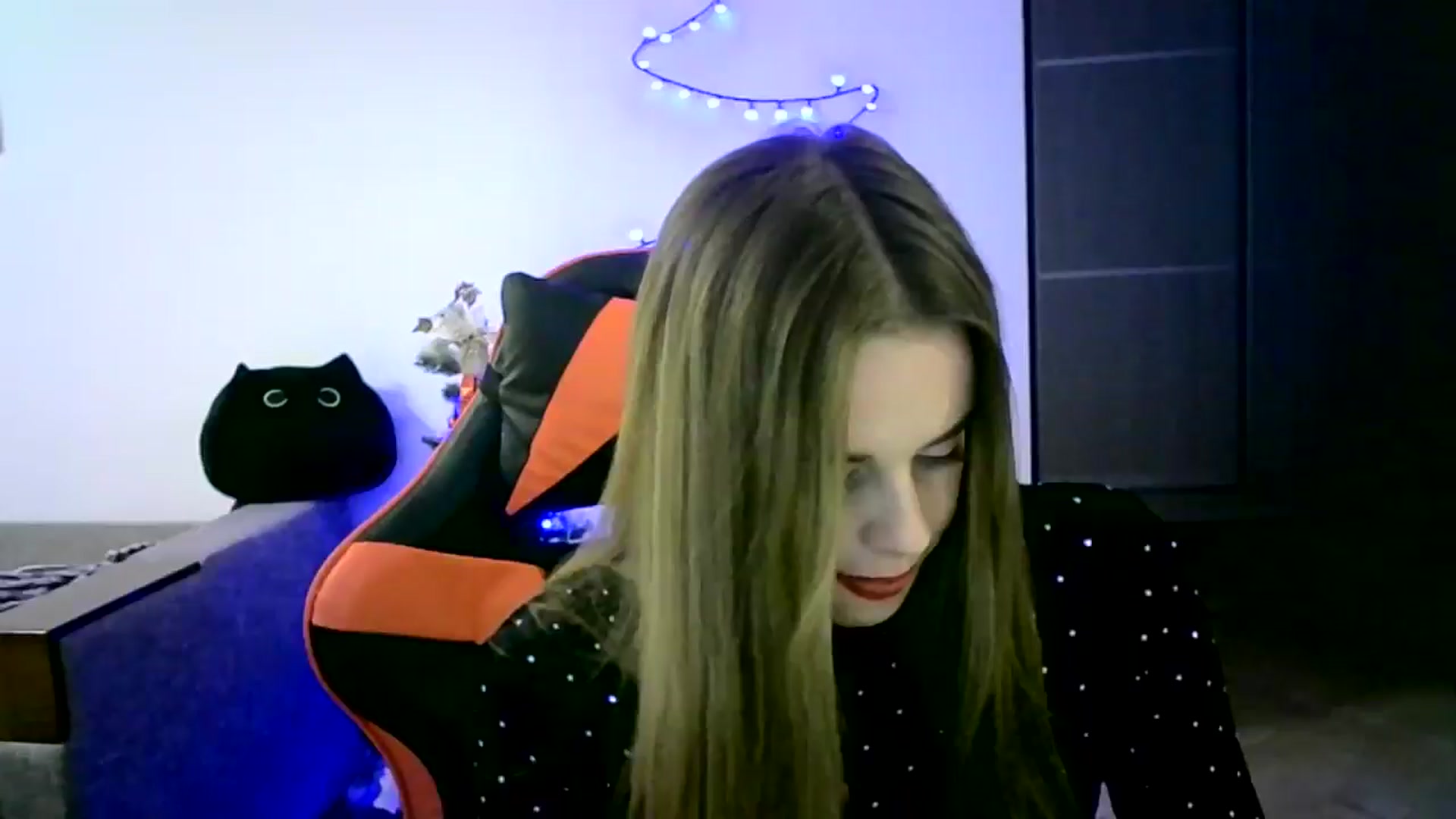 Gallery image thumbnail from JuliaWatson's myfreecams stream on, 12/15/2025, 24:45 image 6 of 20