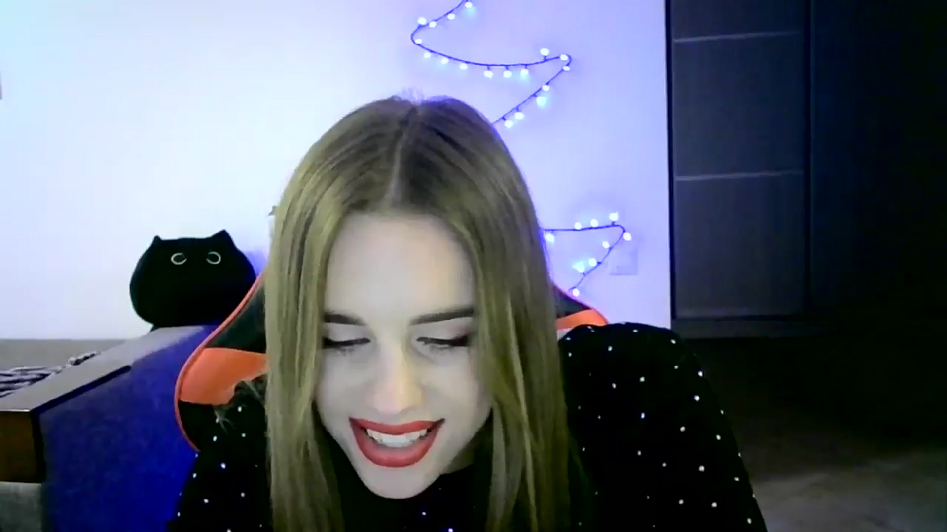 Gallery image thumbnail from JuliaWatson's myfreecams stream on, 12/15/2025, 24:45 image 5 of 20