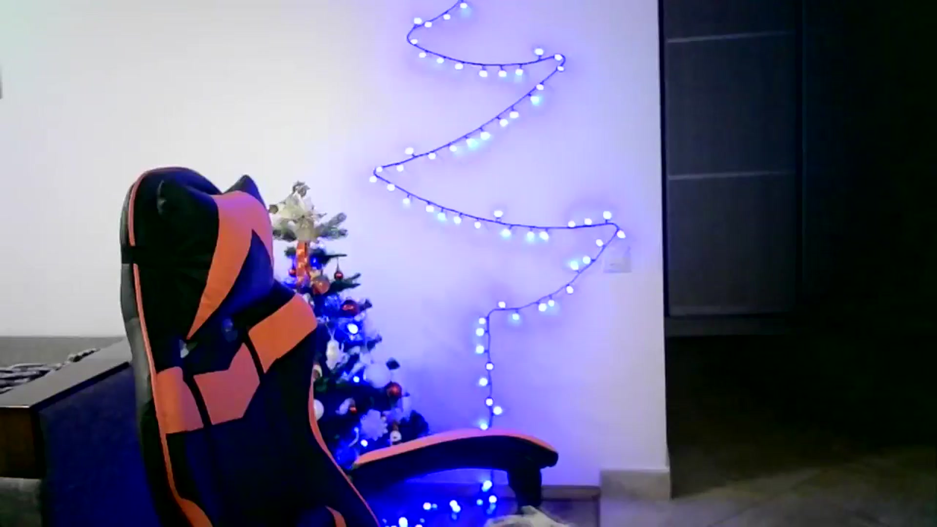 Gallery image thumbnail from JuliaWatson's myfreecams stream on, 12/15/2025, 24:45 image 10 of 20