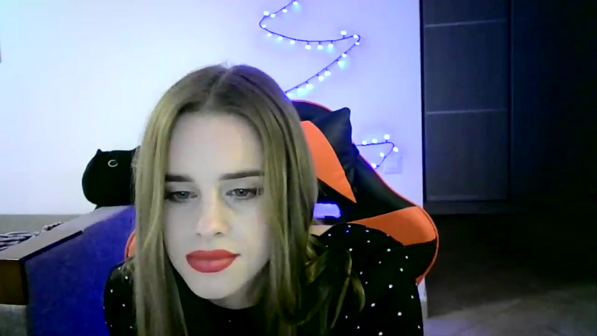 Gallery image thumbnail from JuliaWatson's myfreecams stream on, 12/15/2025, 24:45 image 7 of 20