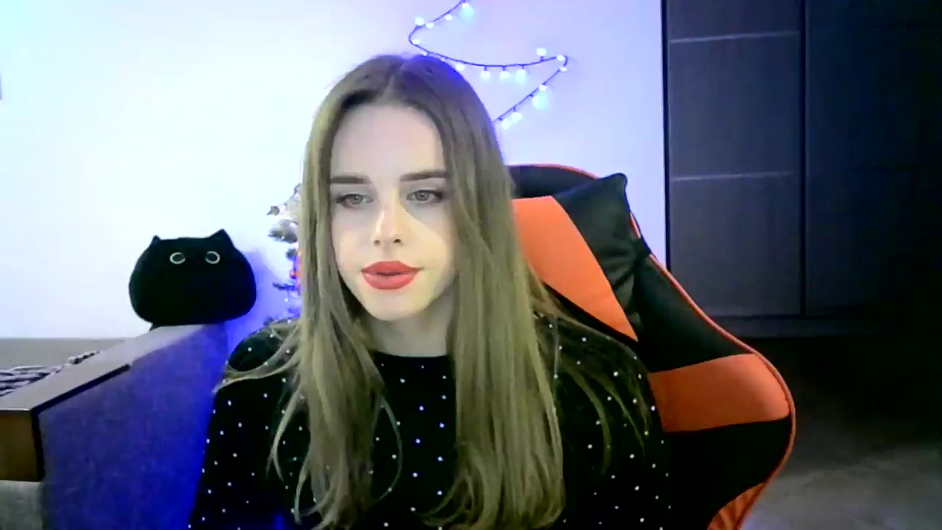 Gallery image thumbnail from JuliaWatson's myfreecams stream on, 12/15/2025, 24:45 image 18 of 20