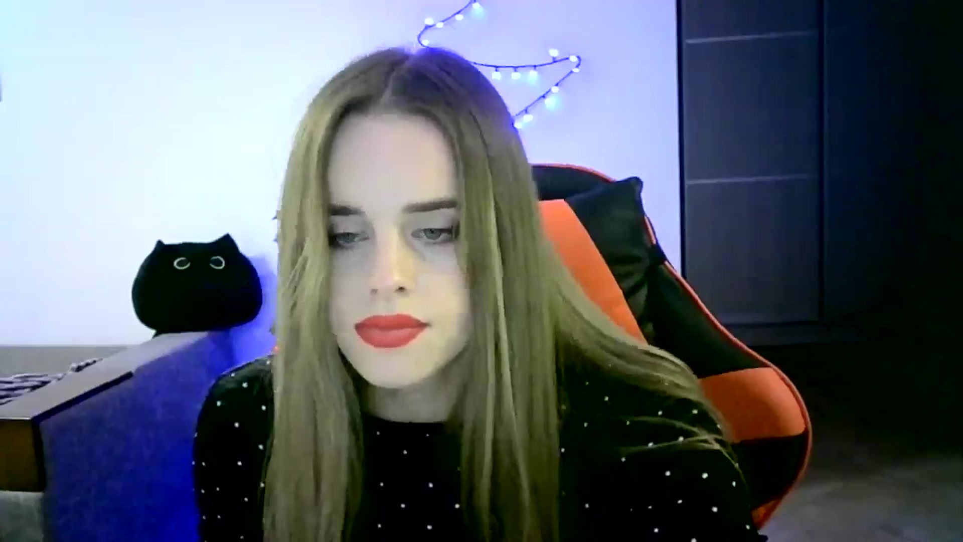 Gallery image thumbnail from JuliaWatson's myfreecams stream on, 12/15/2025, 24:45 image 15 of 20