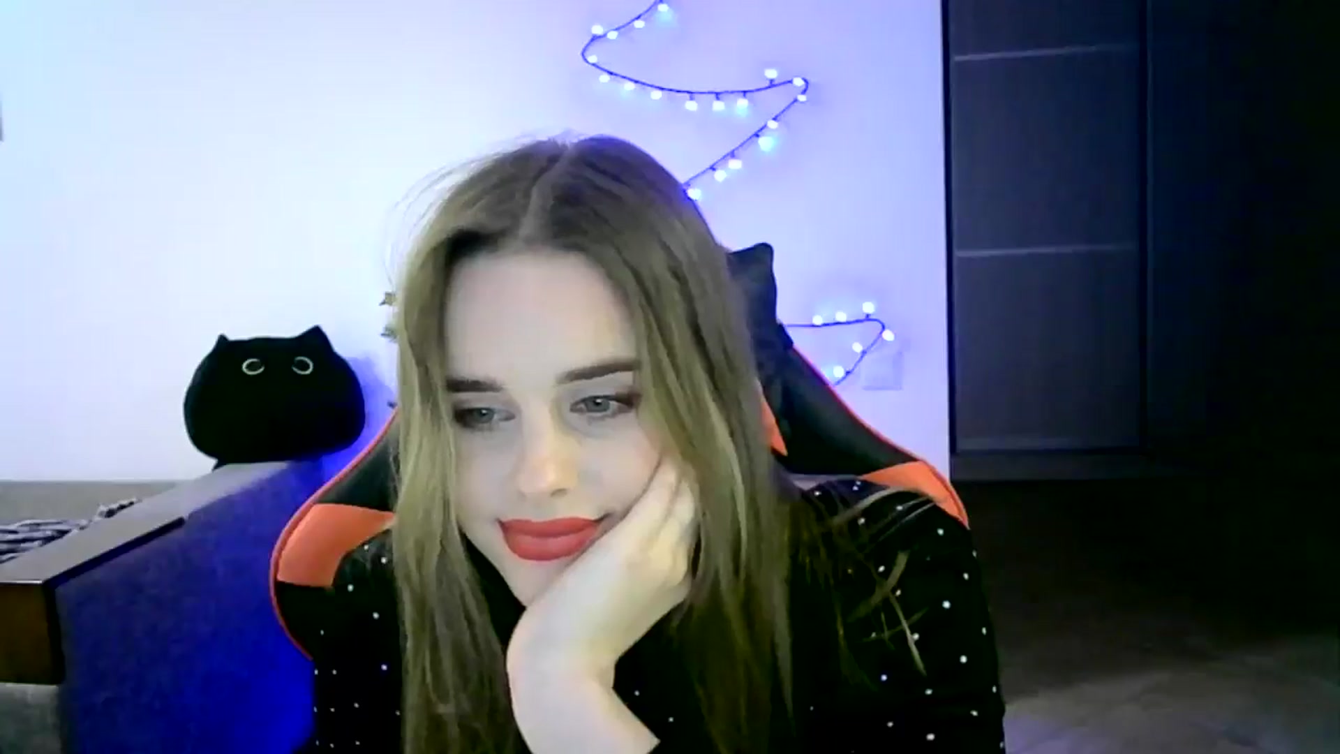 Gallery image thumbnail from JuliaWatson's myfreecams stream on, 12/15/2025, 24:45 image 9 of 20