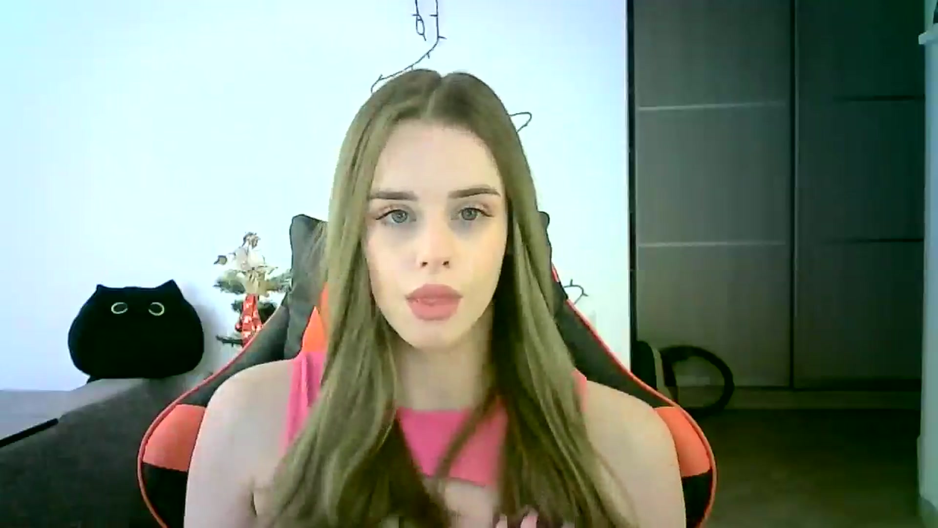 Gallery image thumbnail from JuliaWatson's myfreecams stream on, 12/16/2025, 12:08 image 10 of 20