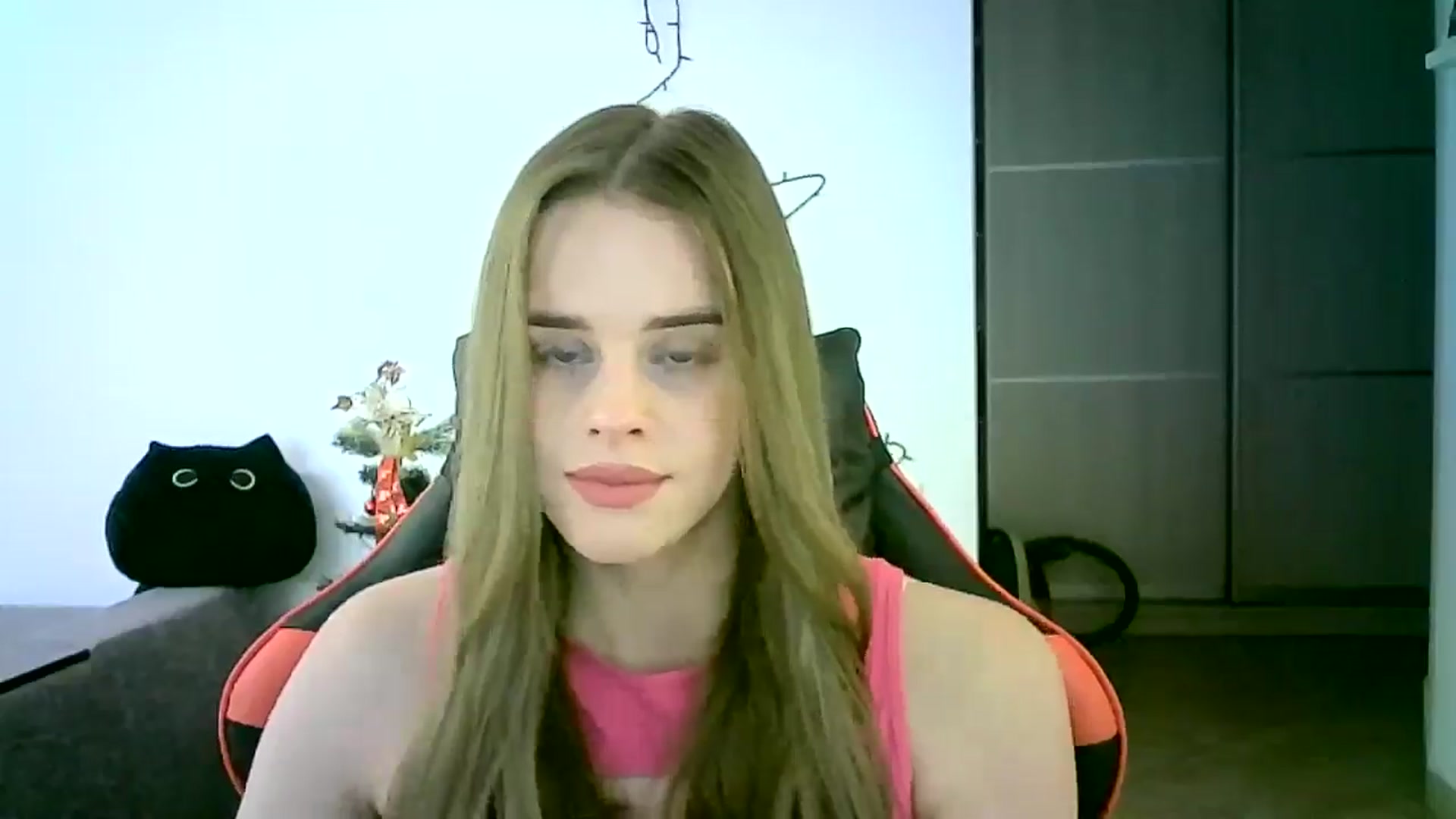 Gallery image thumbnail from JuliaWatson's myfreecams stream on, 12/16/2025, 12:08 image 3 of 20