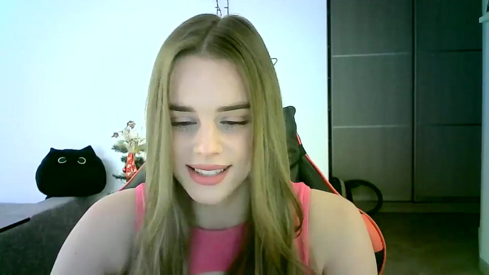 Gallery image thumbnail from JuliaWatson's myfreecams stream on, 12/16/2025, 12:08 image 16 of 20