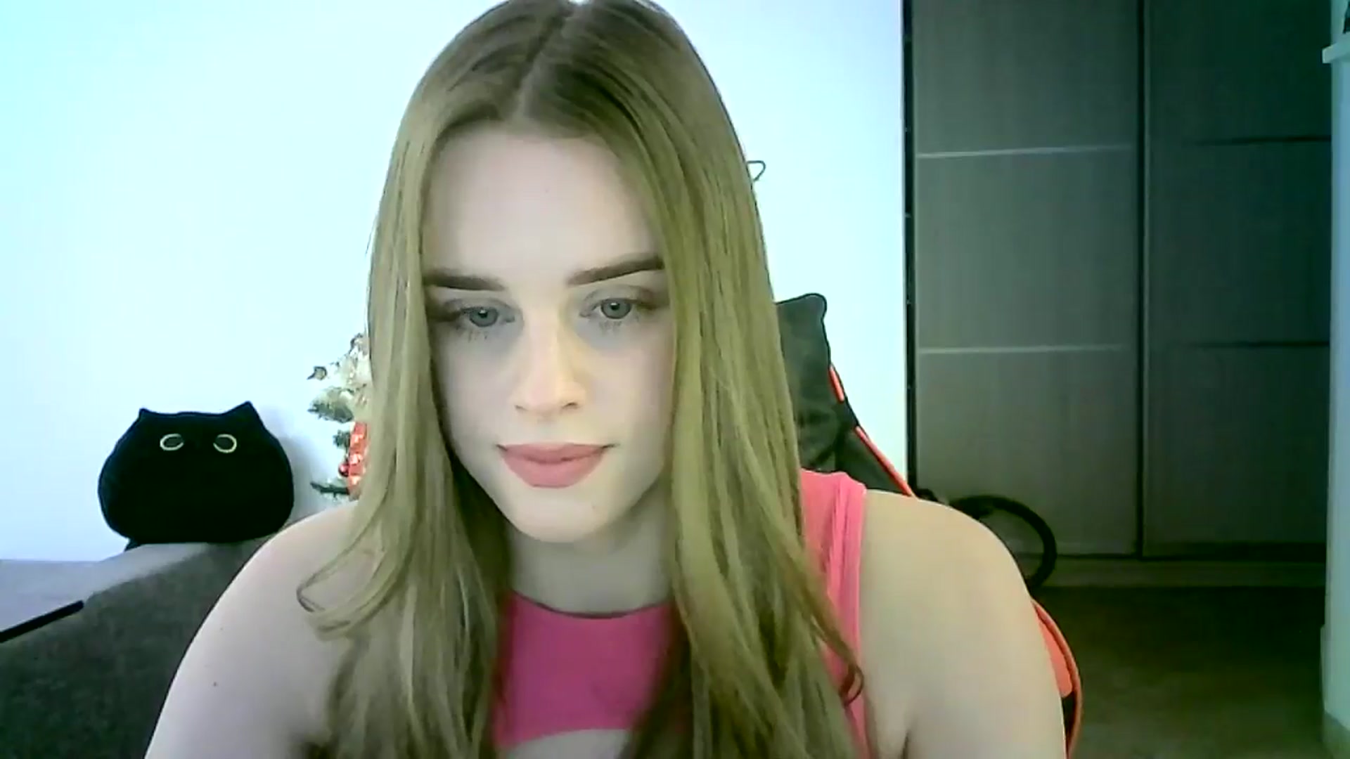 Gallery image thumbnail from JuliaWatson's myfreecams stream on, 12/16/2025, 12:08 image 18 of 20