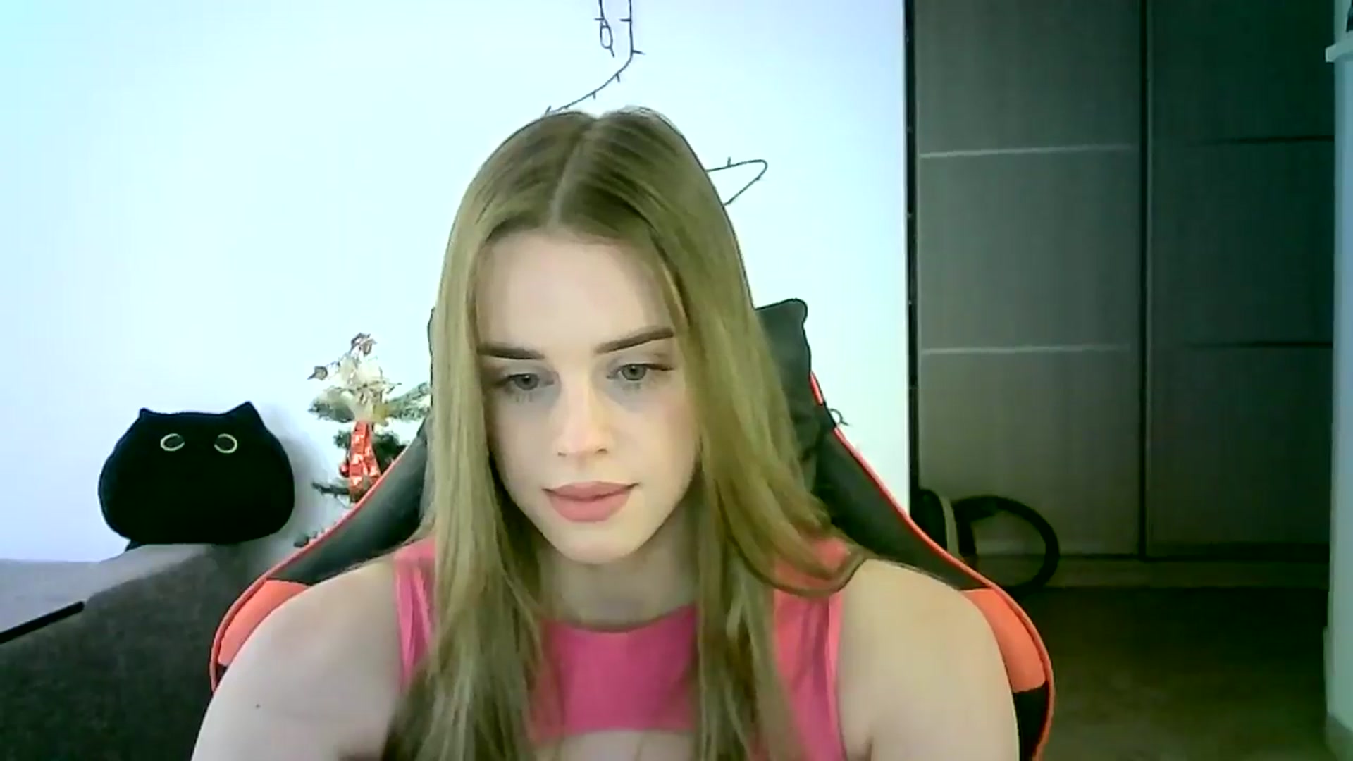 Gallery image thumbnail from JuliaWatson's myfreecams stream on, 12/16/2025, 12:08 image 9 of 20