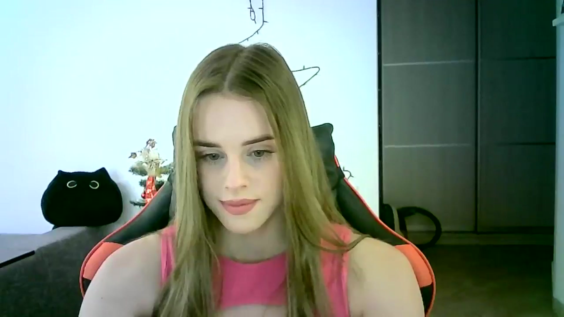 Gallery image thumbnail from JuliaWatson's myfreecams stream on, 12/16/2025, 12:08 image 8 of 20